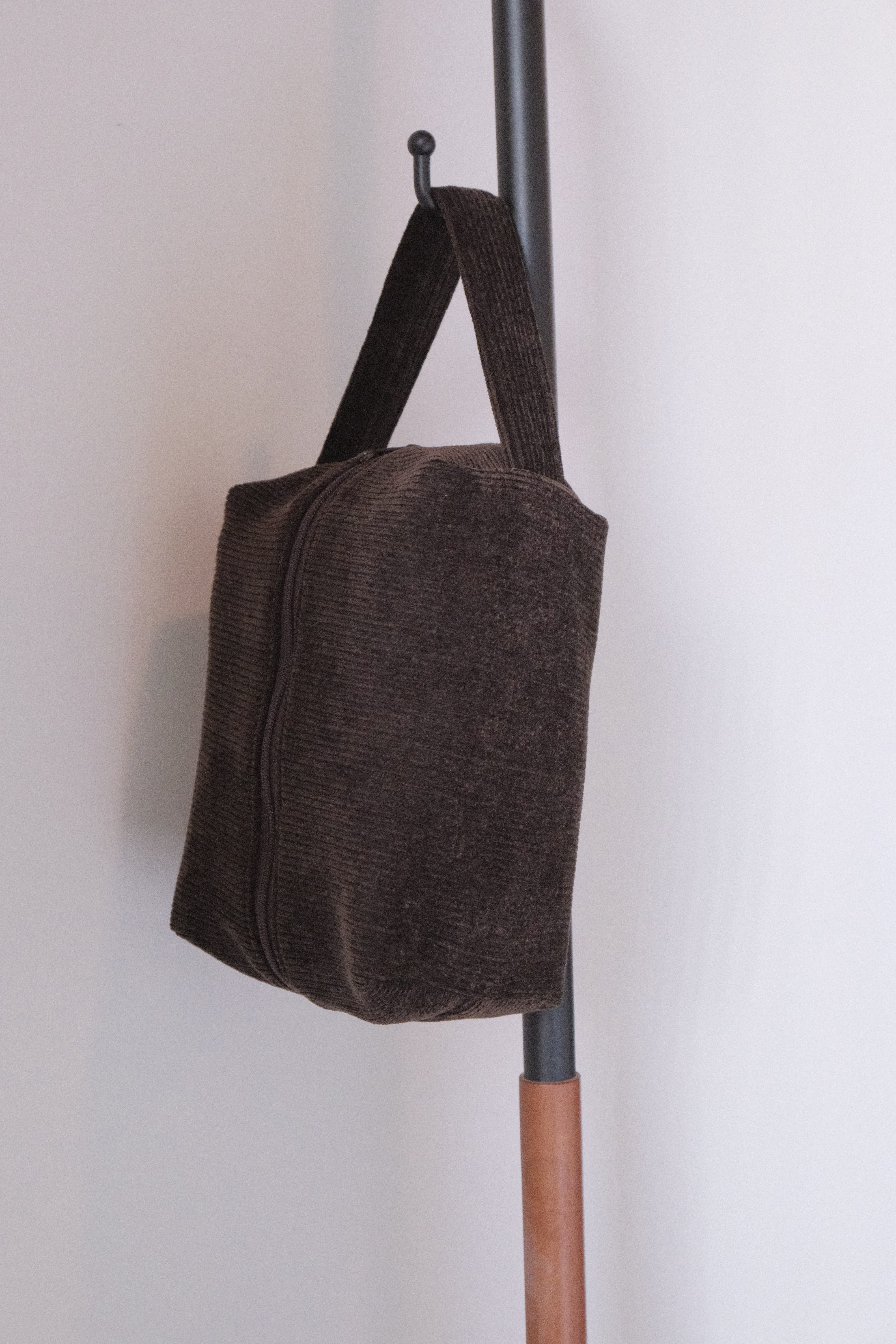 corduroy pouch (deep brown)