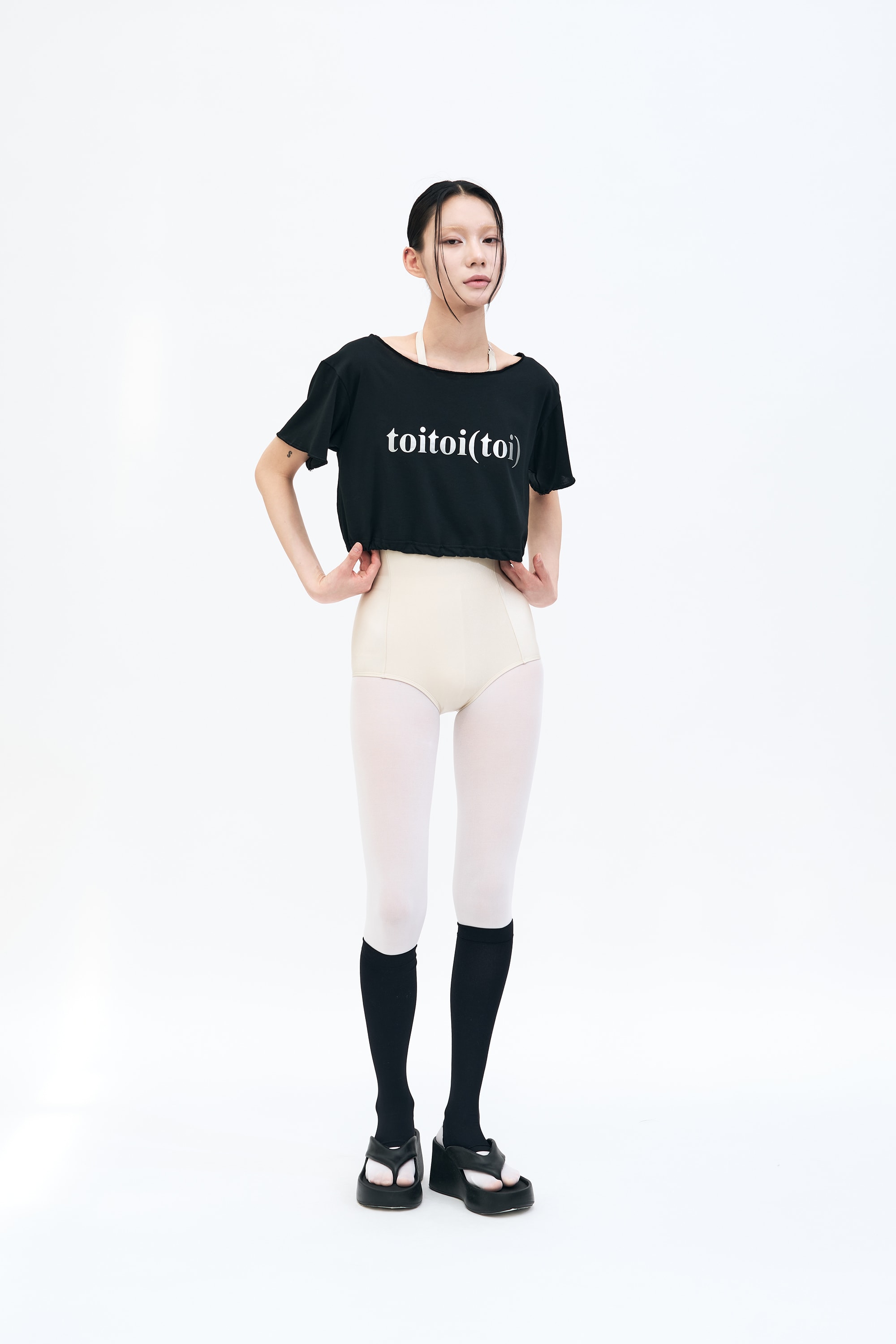 [7/22 수요일 순차예약발송]Toitoi Logo Crop tee _ BLACK