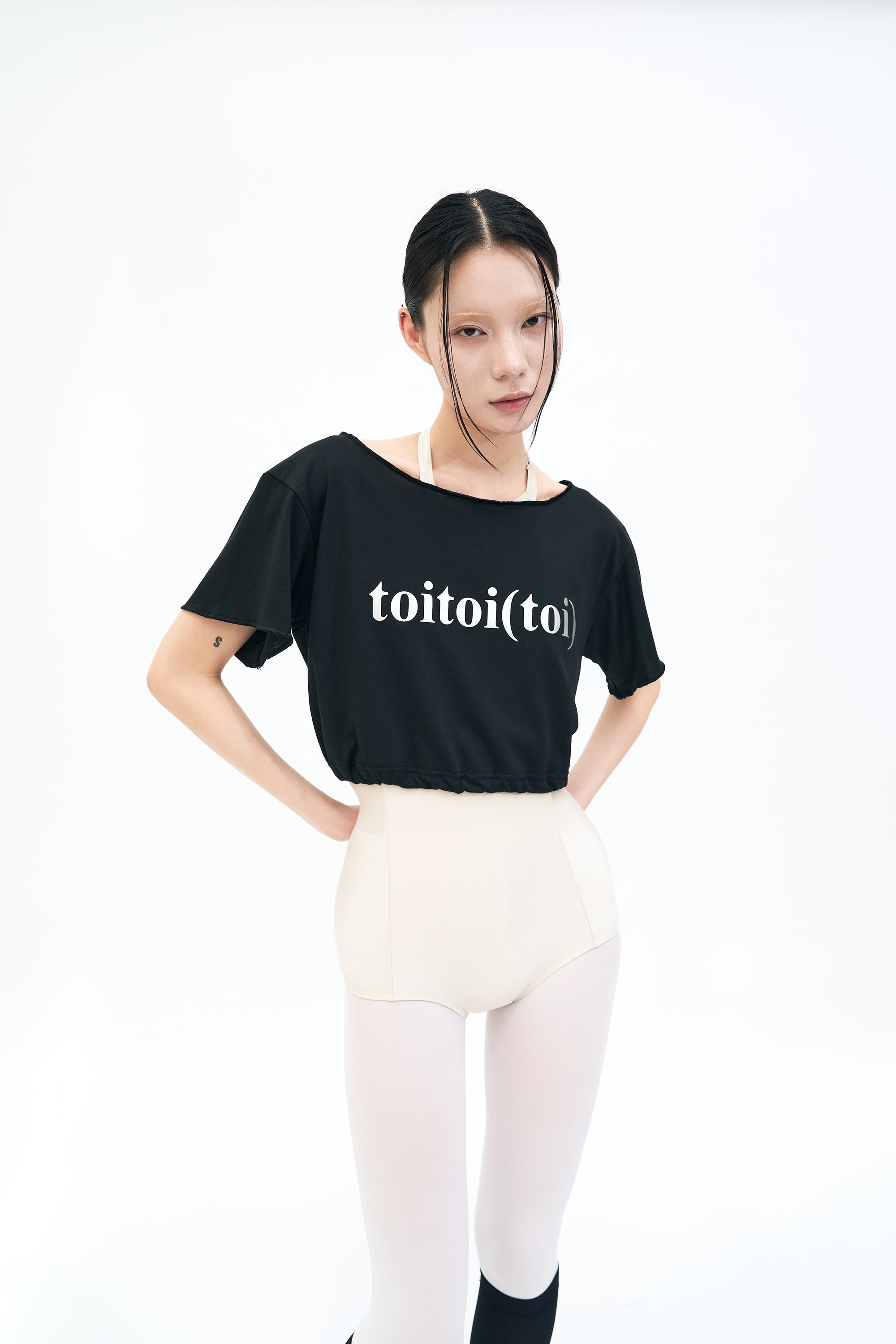 [7/22 수요일 순차예약발송]Toitoi Logo Crop tee _ BLACK