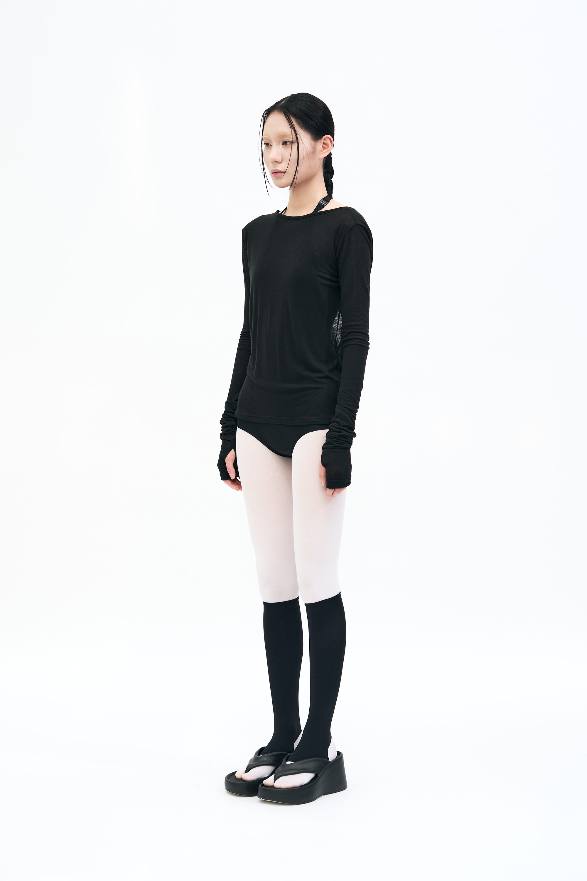 Backless Finger hole Tee _ BLACK