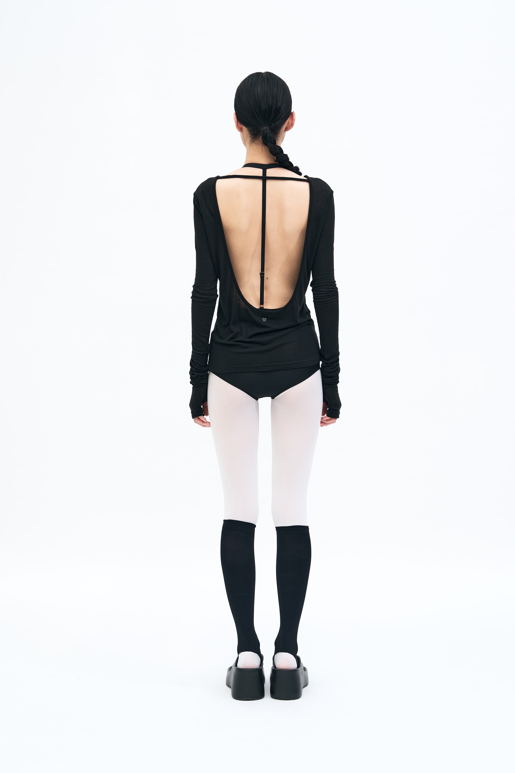 Backless Finger hole Tee _ BLACK
