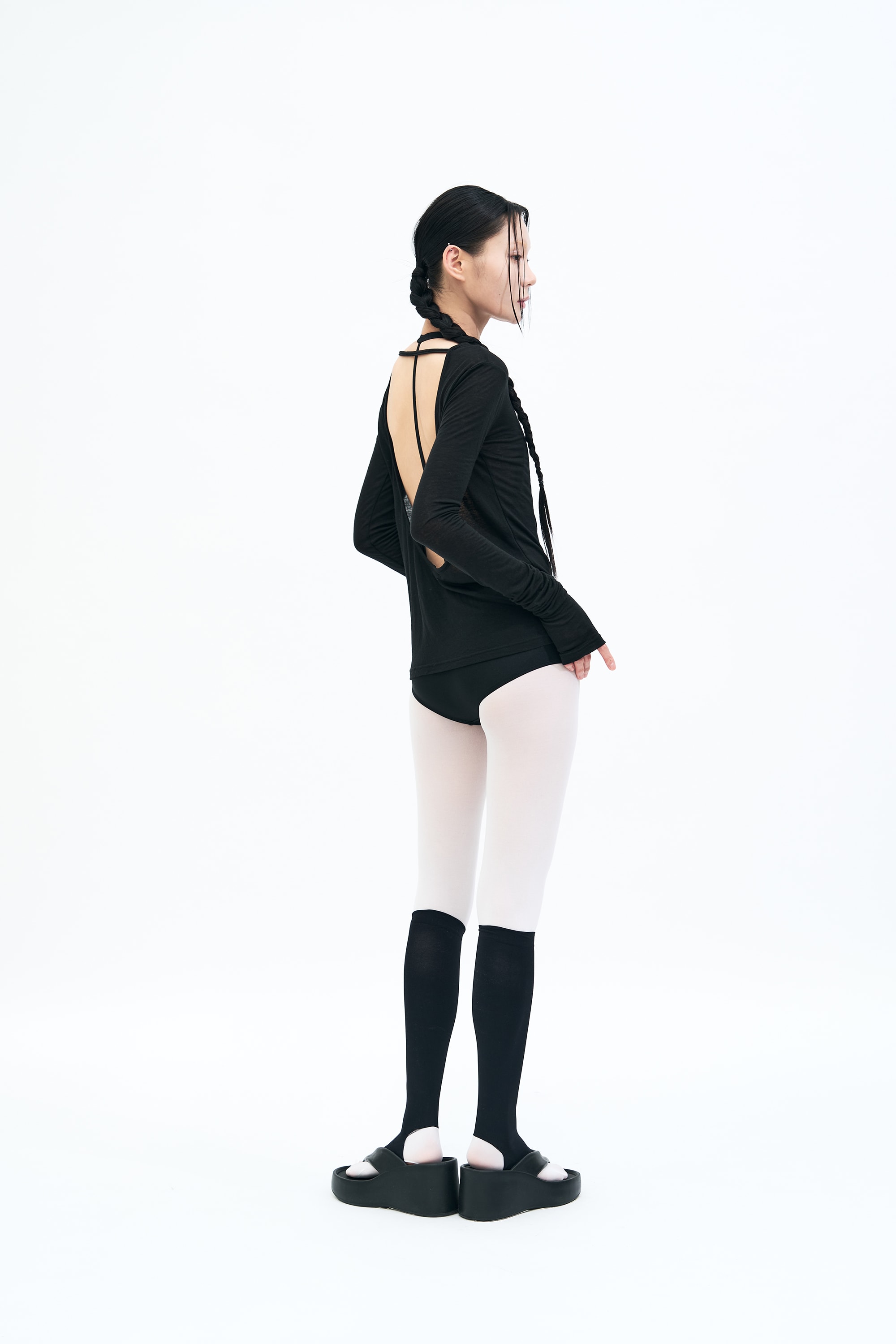 Backless Finger hole Tee _ BLACK