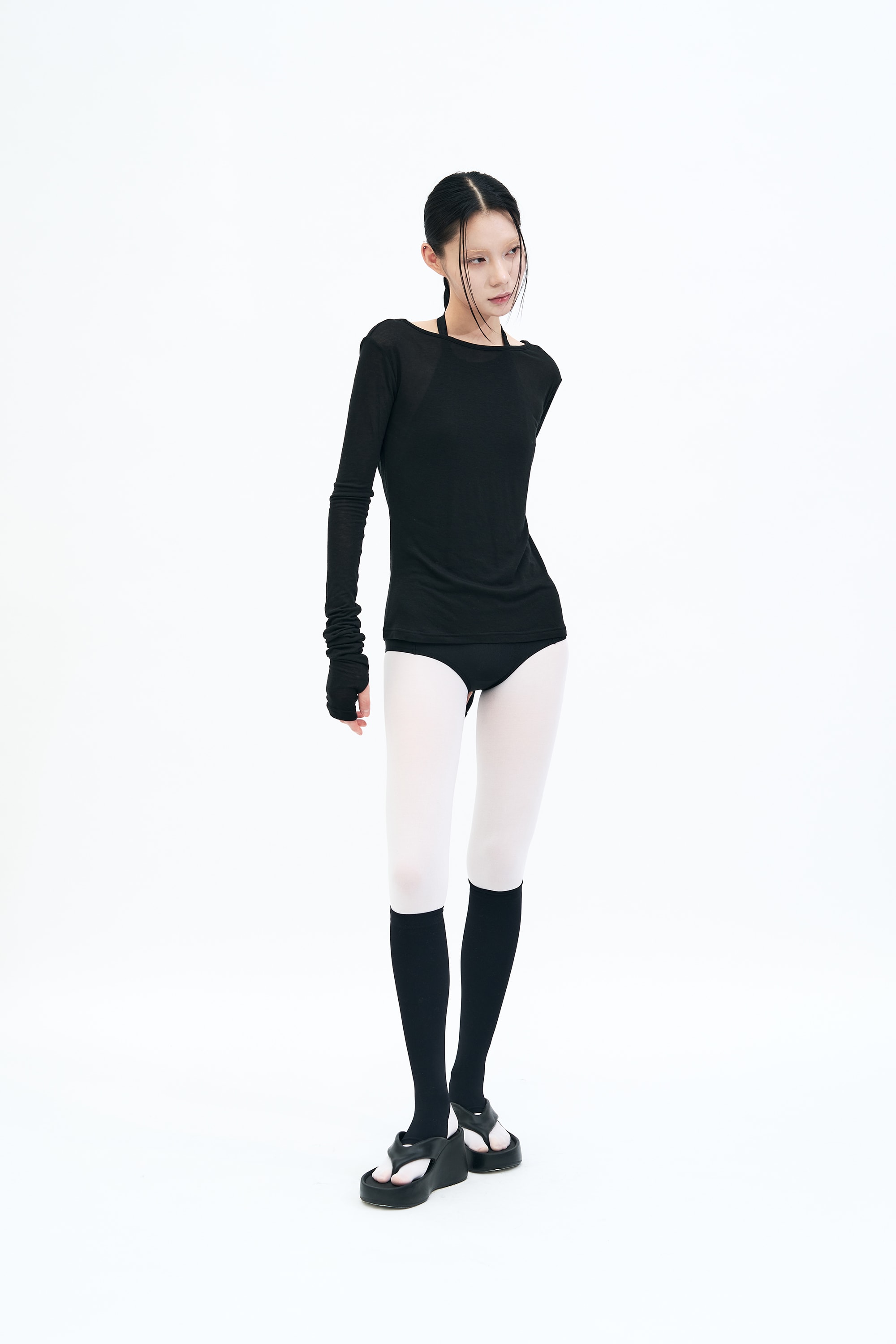 Backless Finger hole Tee _ BLACK
