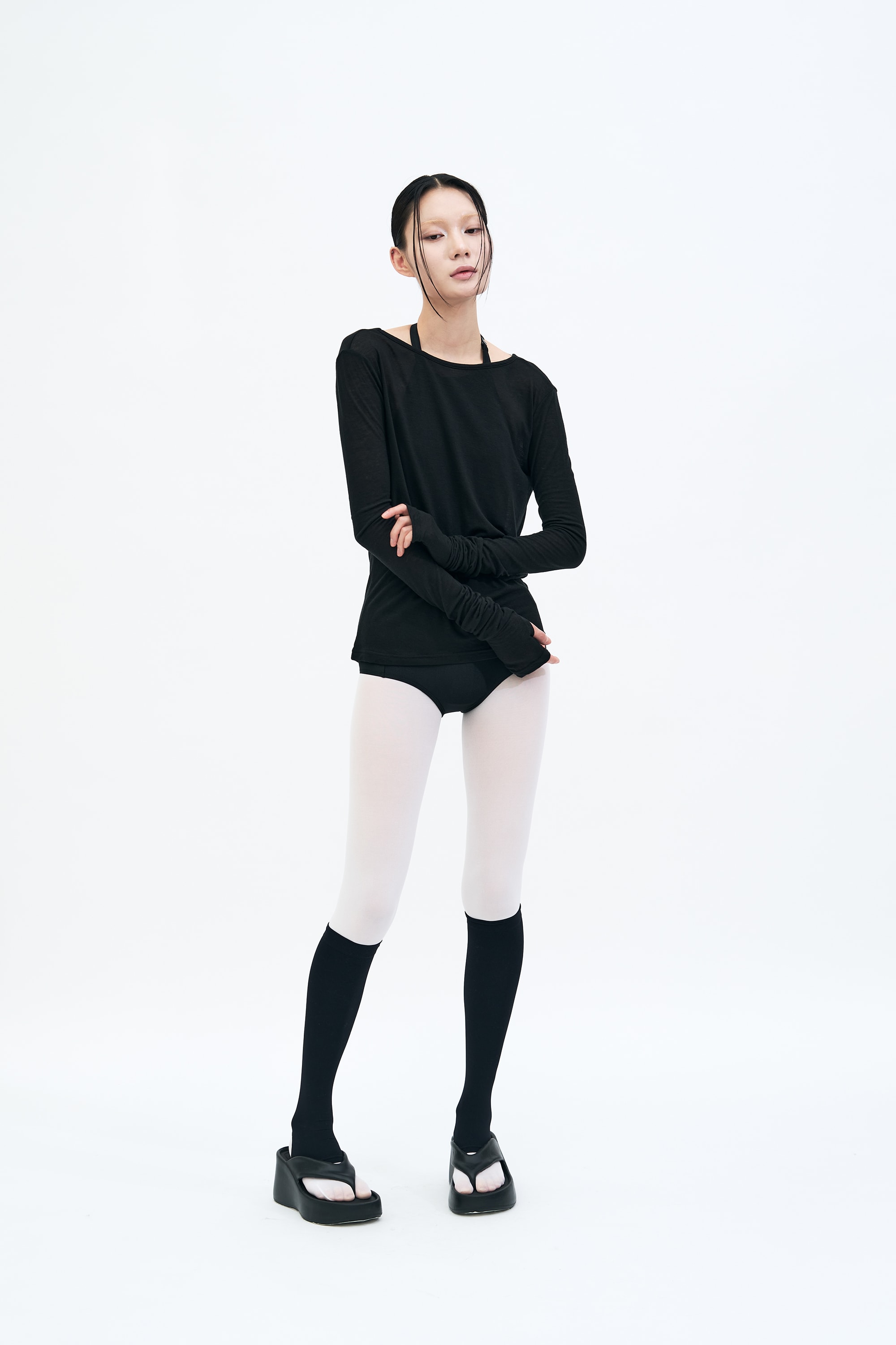 Backless Finger hole Tee _ BLACK