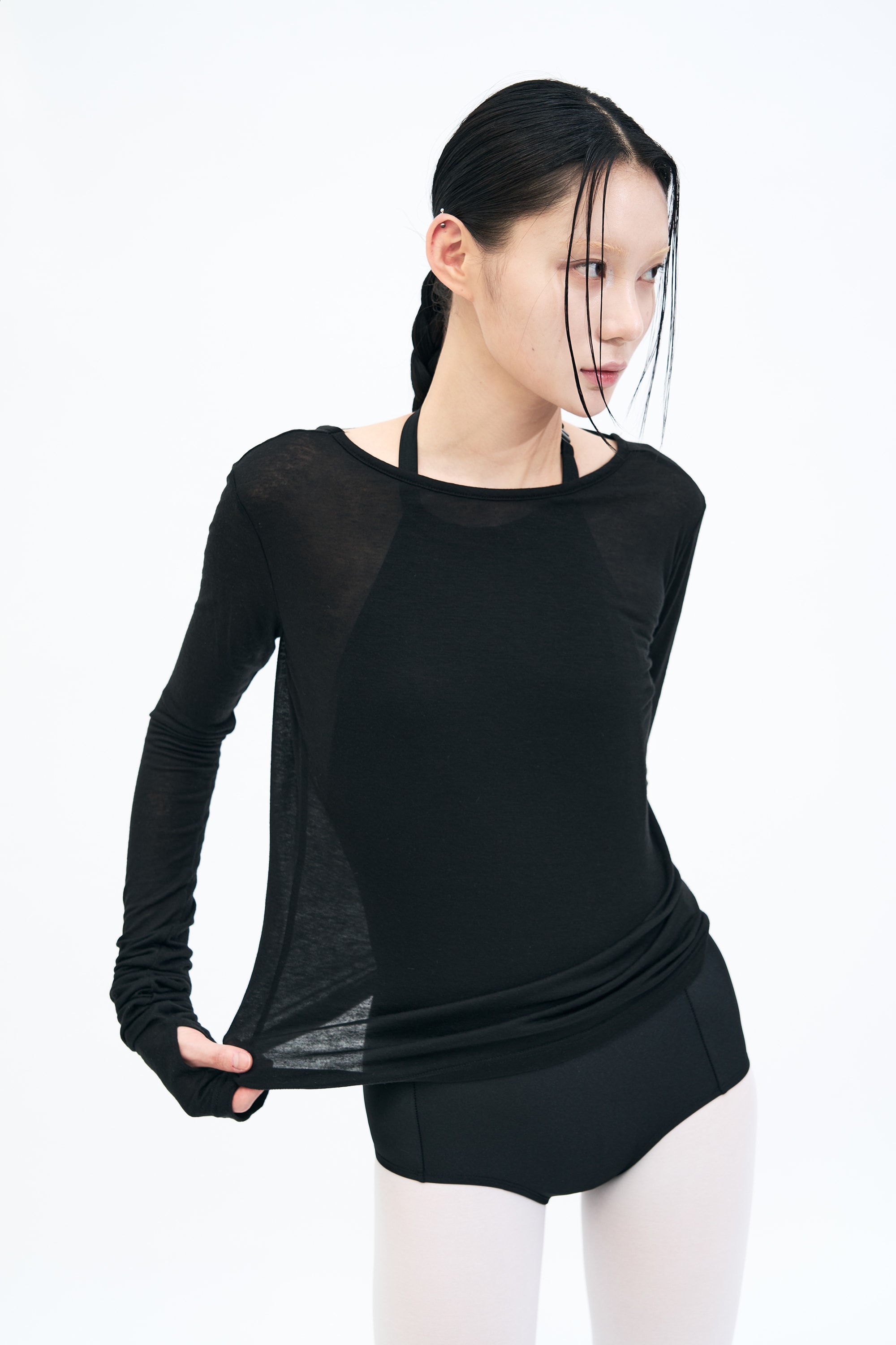 Backless Finger hole Tee _ BLACK