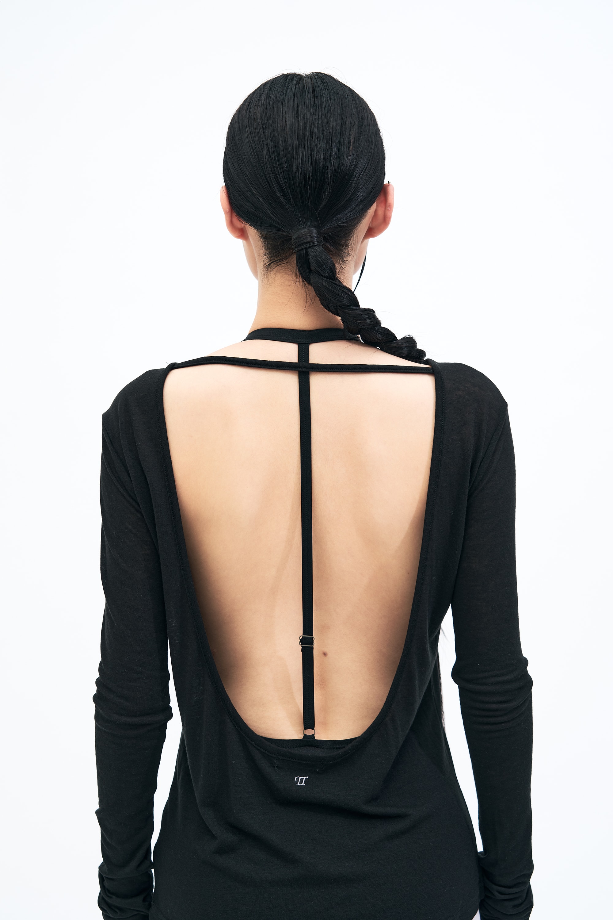 Backless Finger hole Tee _ BLACK