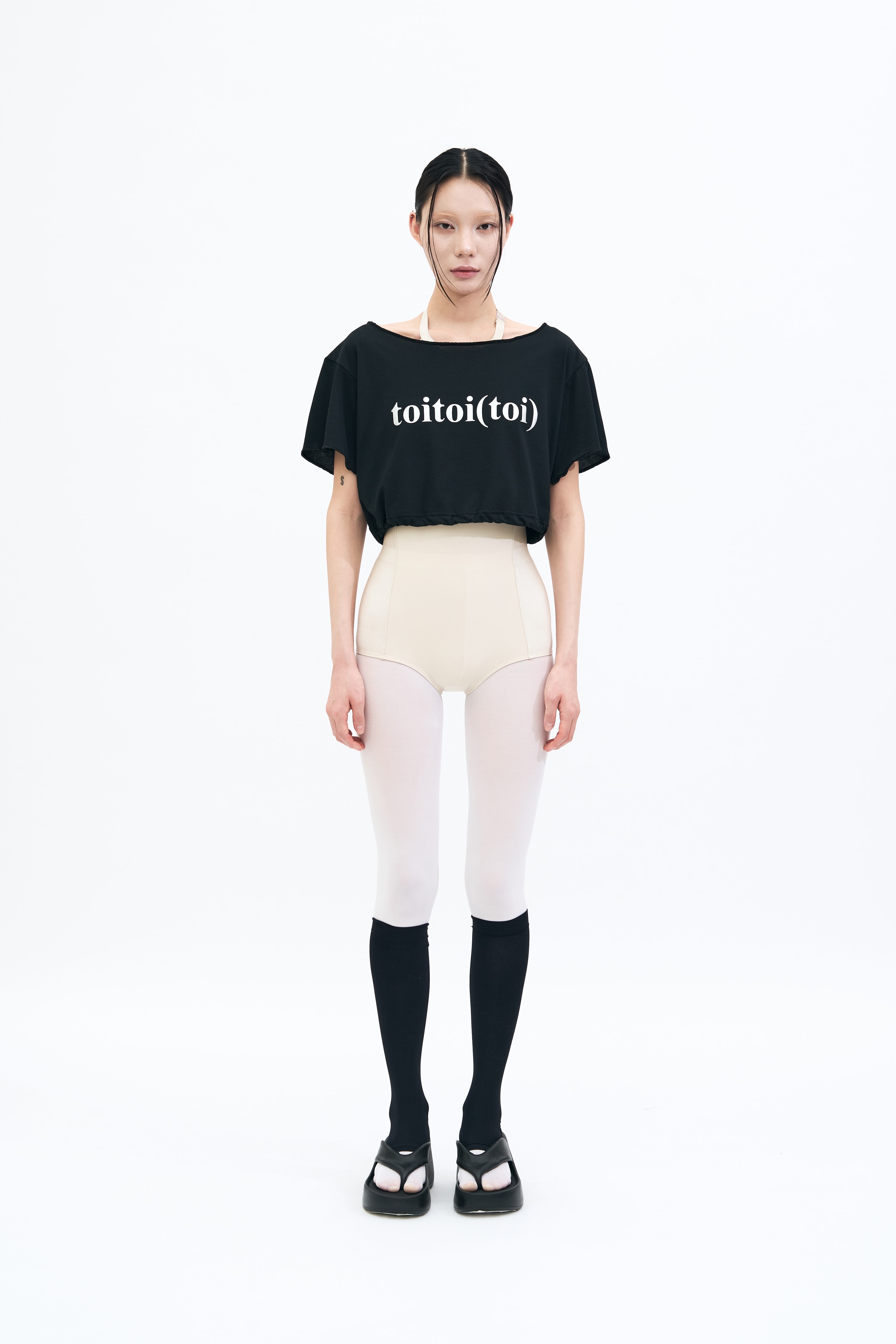 [7/22 수요일 순차예약발송]Toitoi Logo Crop tee _ BLACK