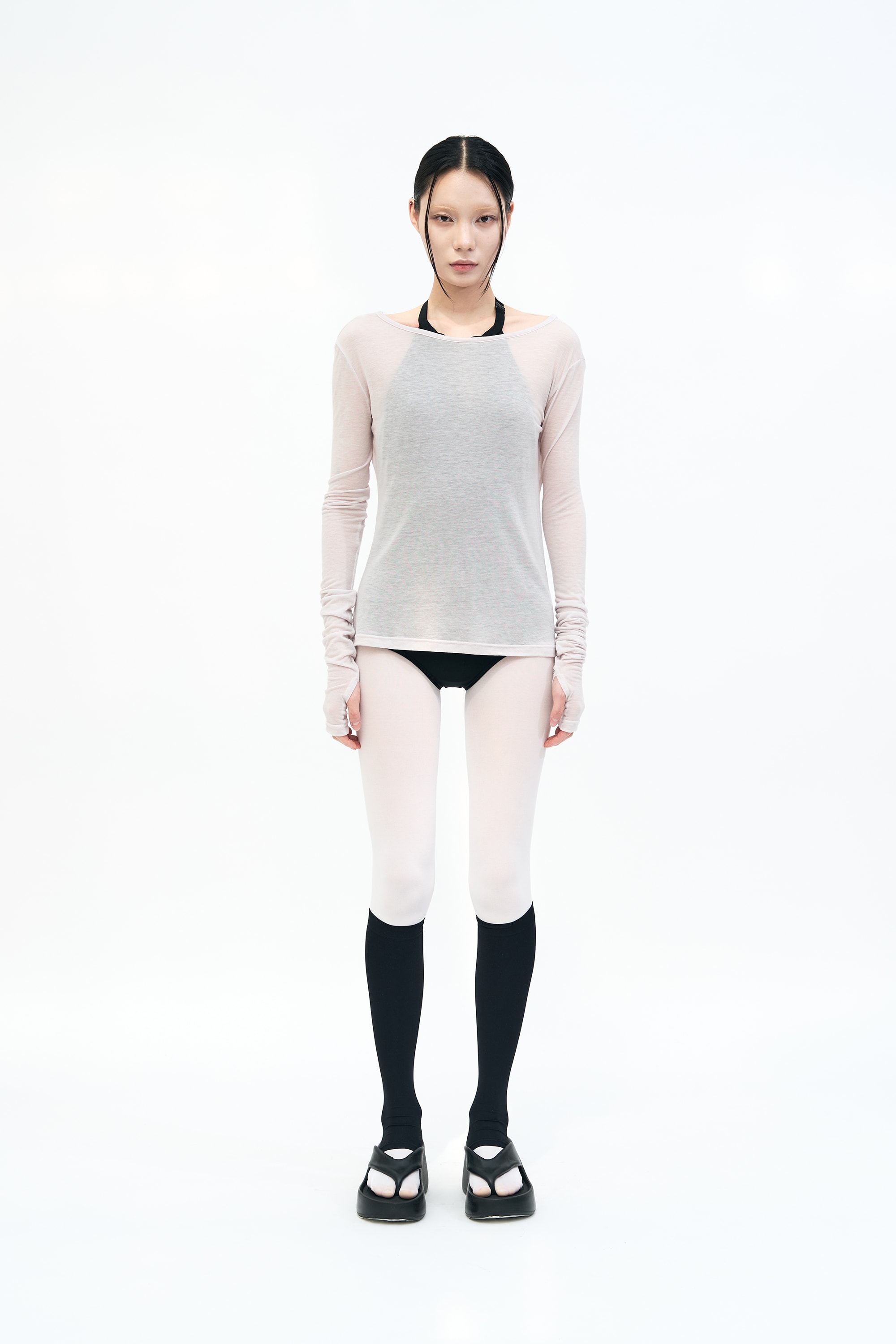 [7차 Reorder]Backless Finger hole Tee _ MIST PINK