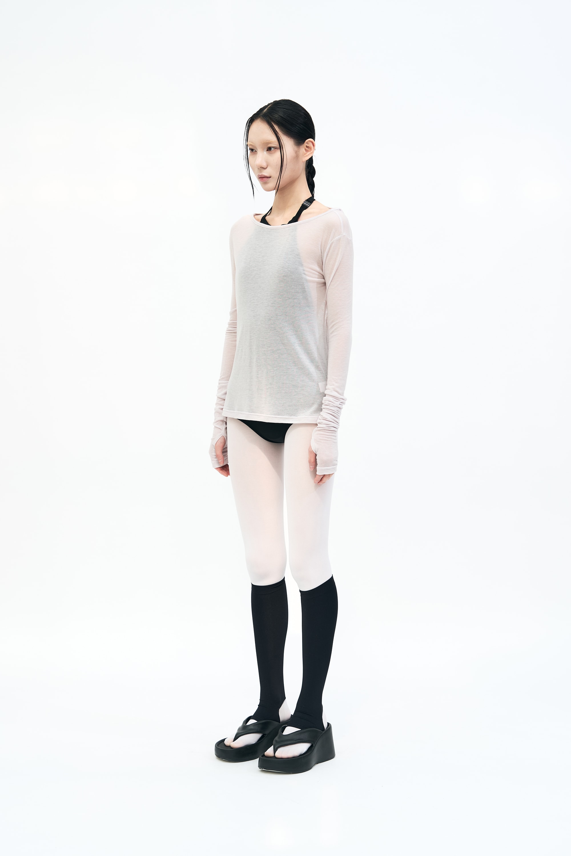 [7차 Reorder]Backless Finger hole Tee _ MIST PINK