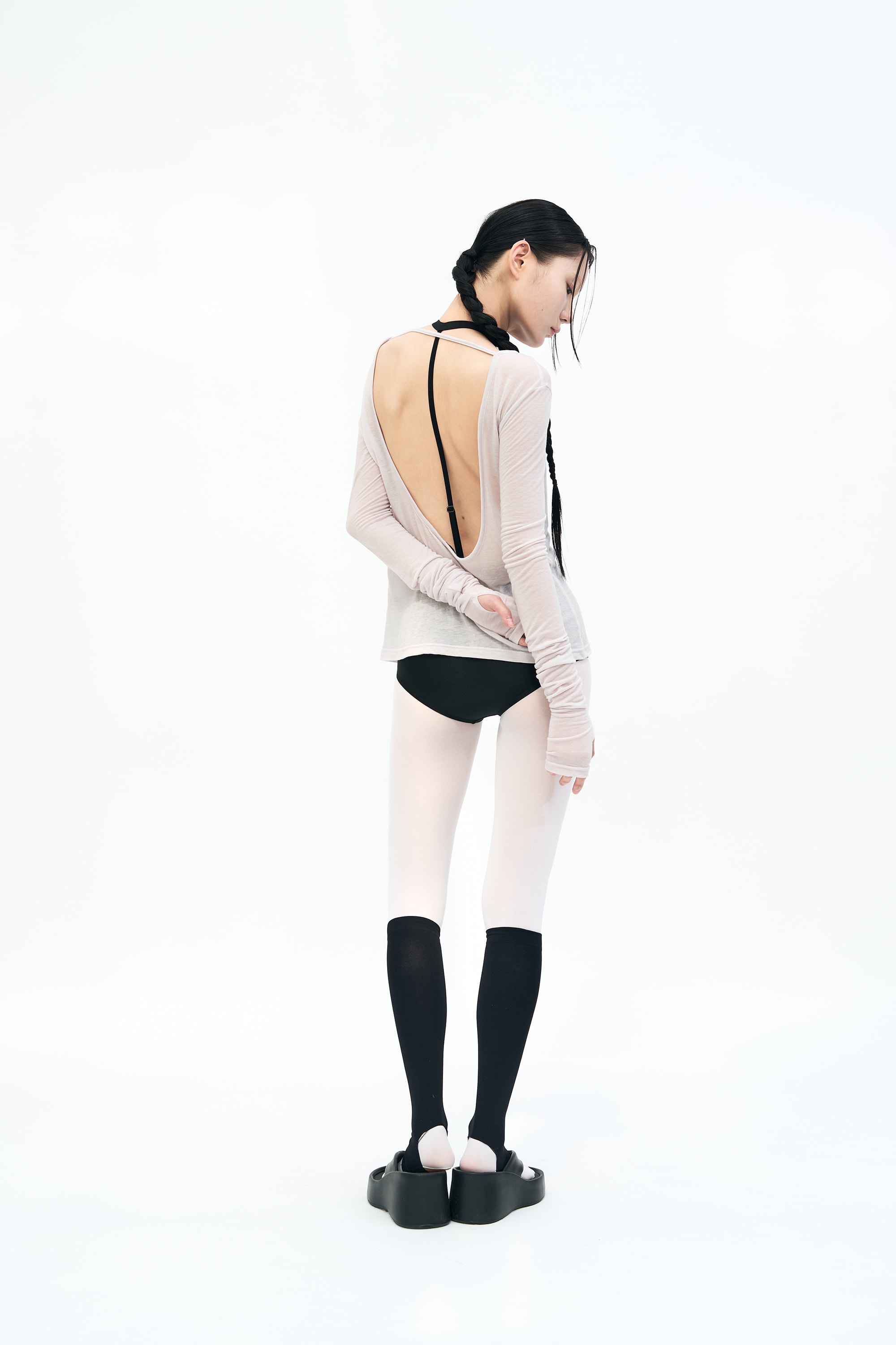 [7차 Reorder]Backless Finger hole Tee _ MIST PINK