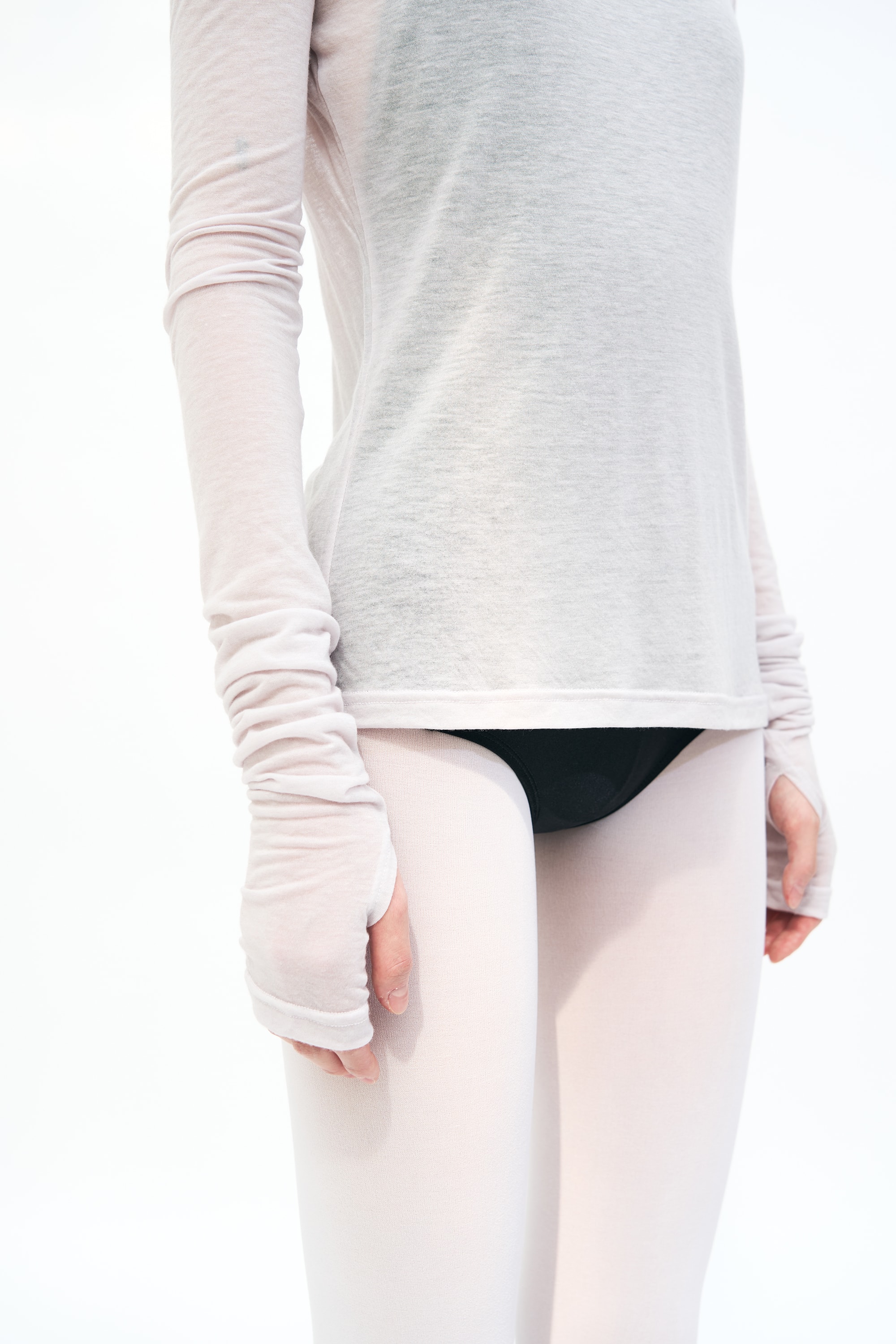 [7차 Reorder]Backless Finger hole Tee _ MIST PINK