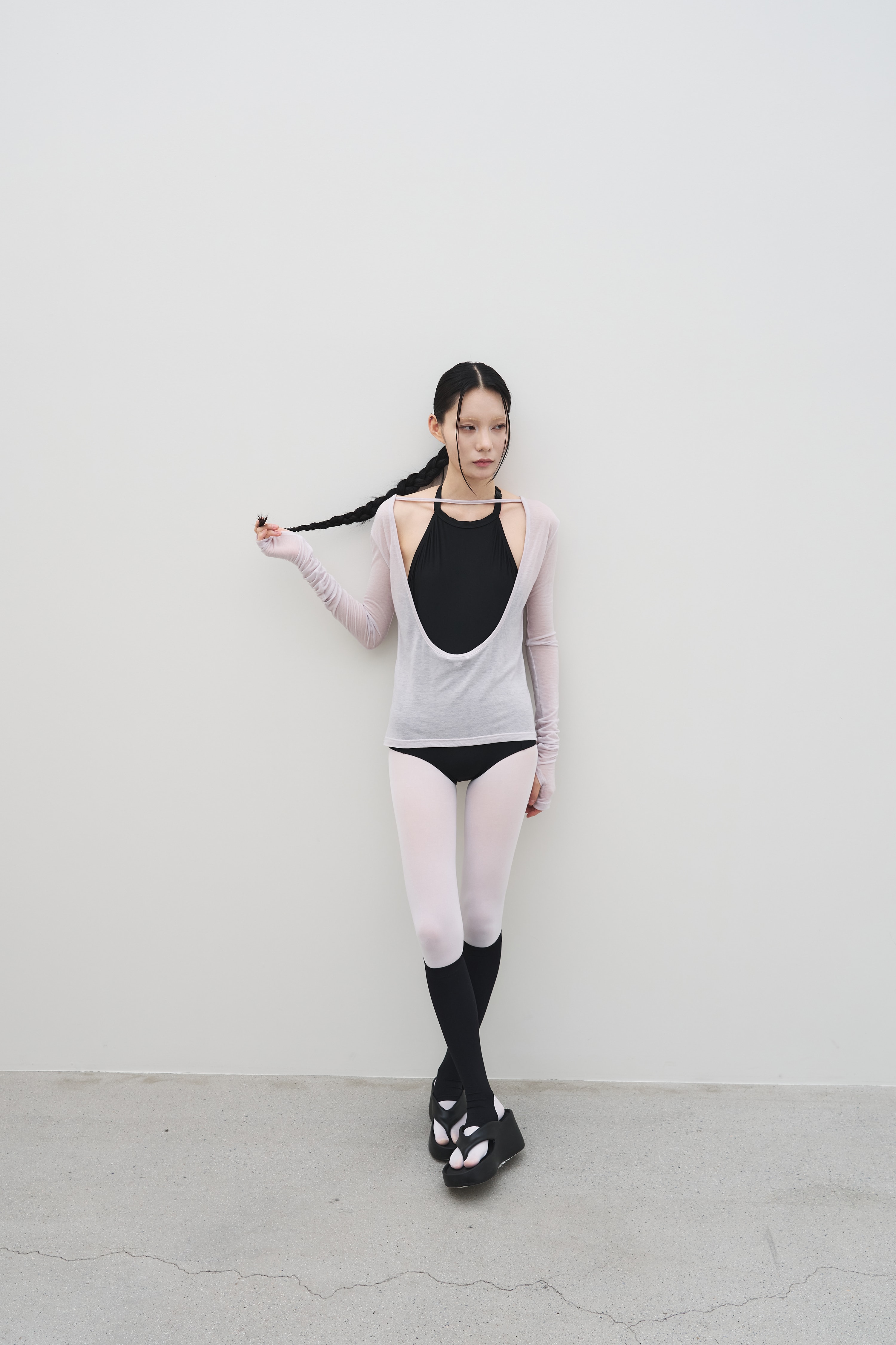 [7차 Reorder]Backless Finger hole Tee _ MIST PINK