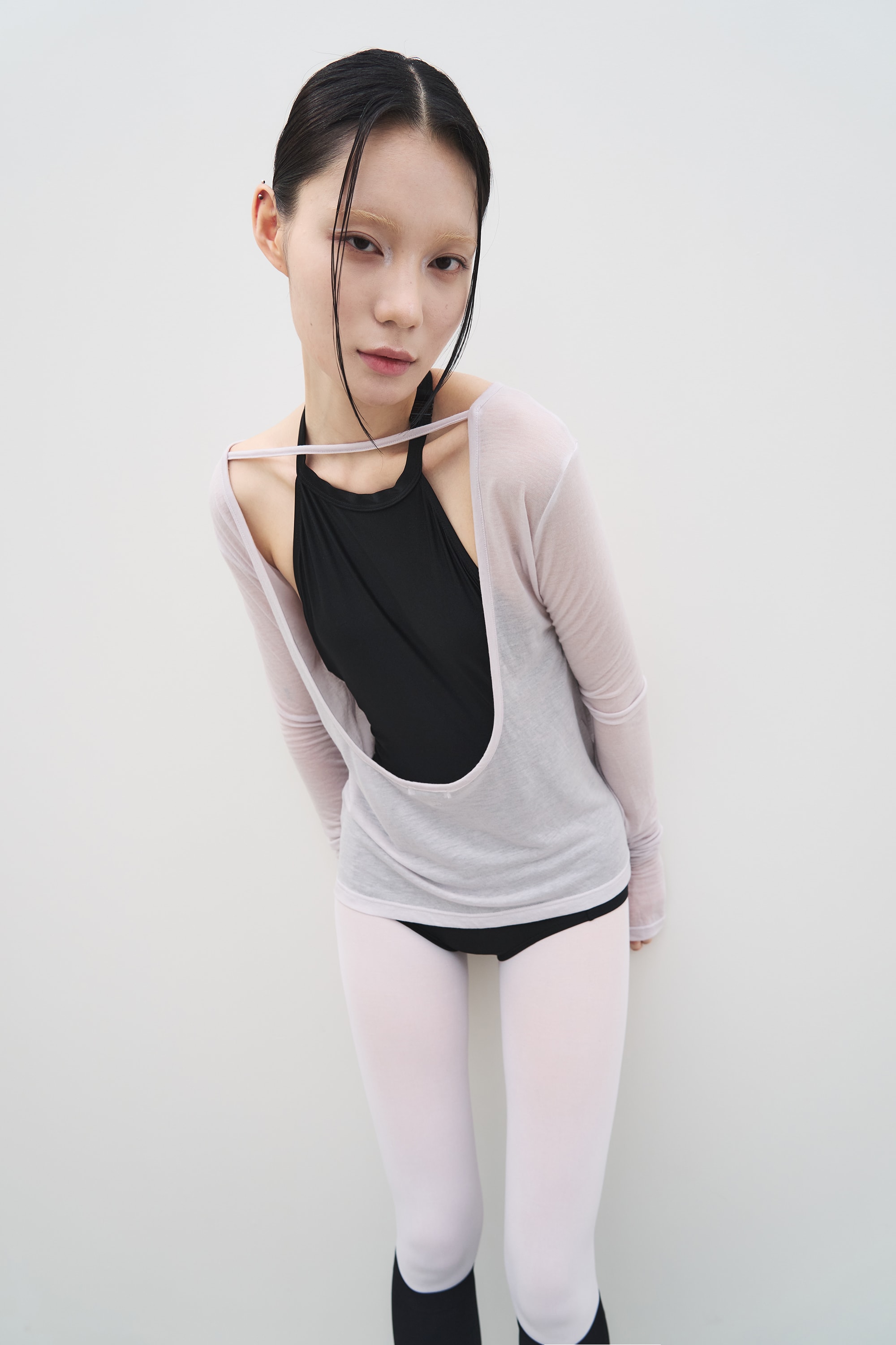 [7차 Reorder]Backless Finger hole Tee _ MIST PINK