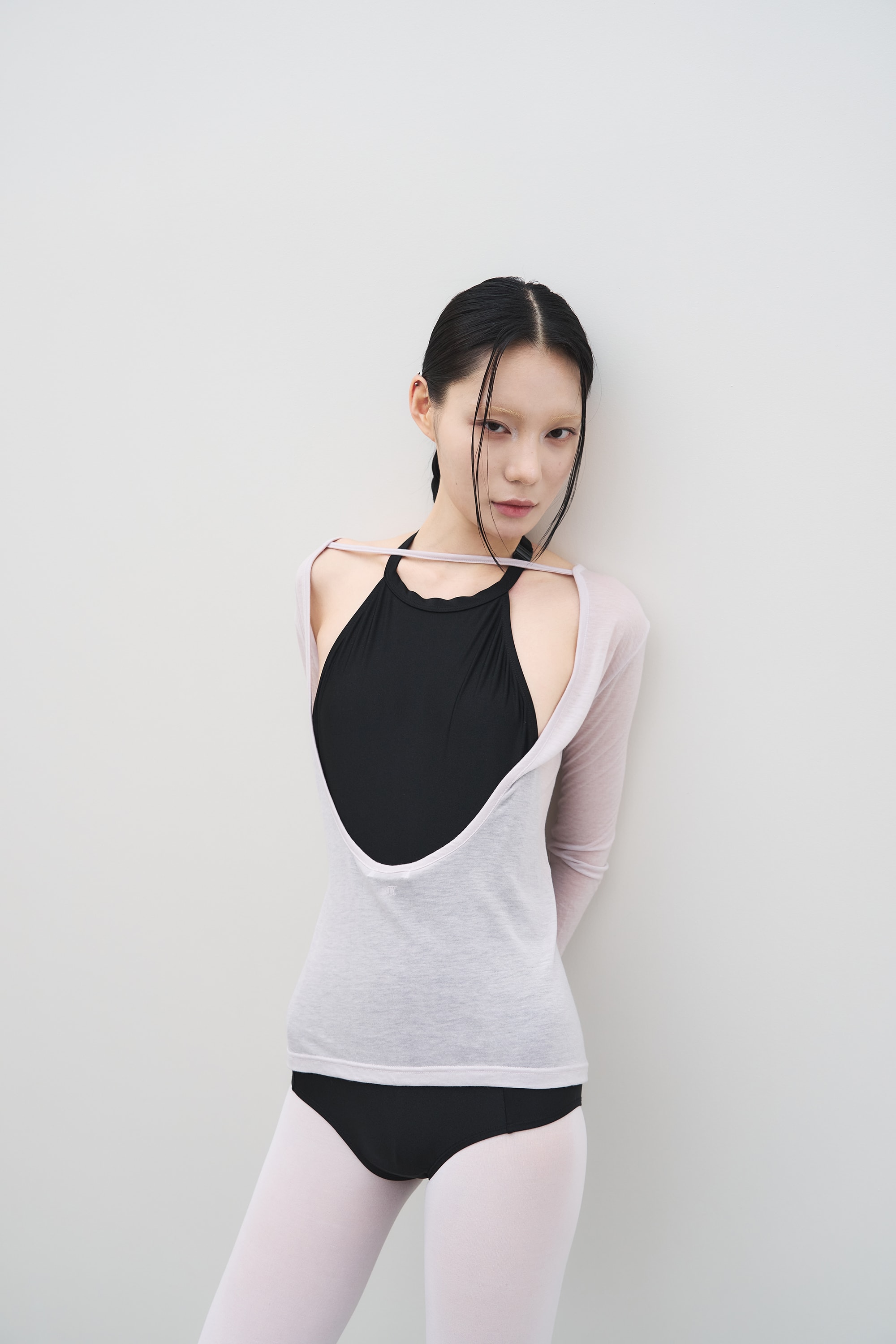 [7차 Reorder]Backless Finger hole Tee _ MIST PINK