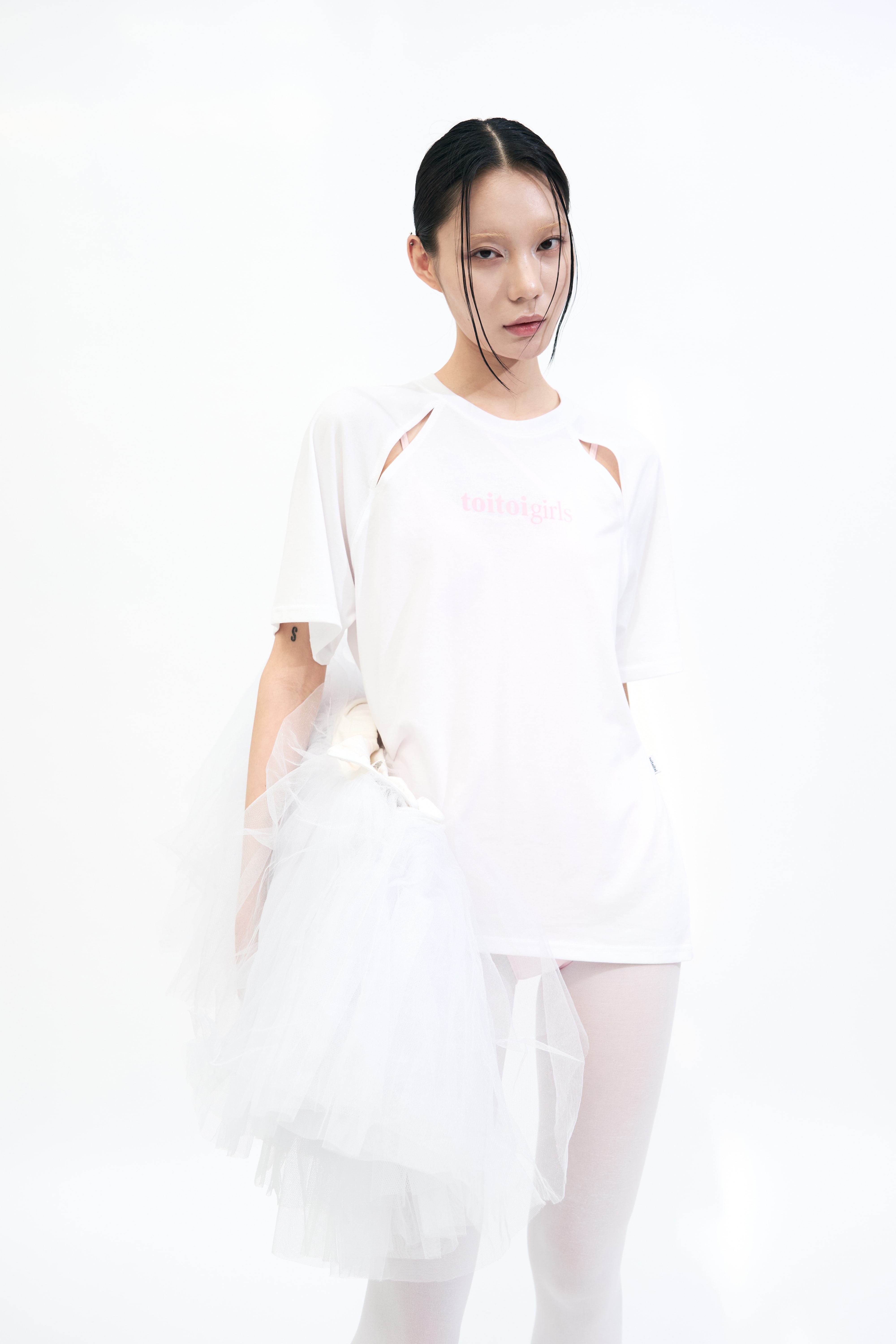 'toitoigirls' Cut Out Raglan Tee _ WHITE