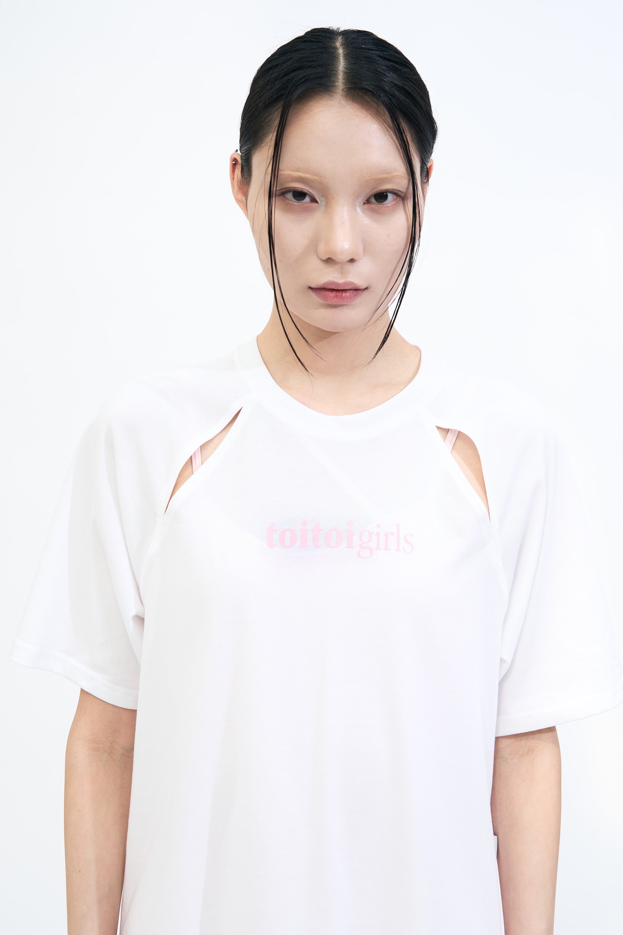 'toitoigirls' Cut Out Raglan Tee _ WHITE