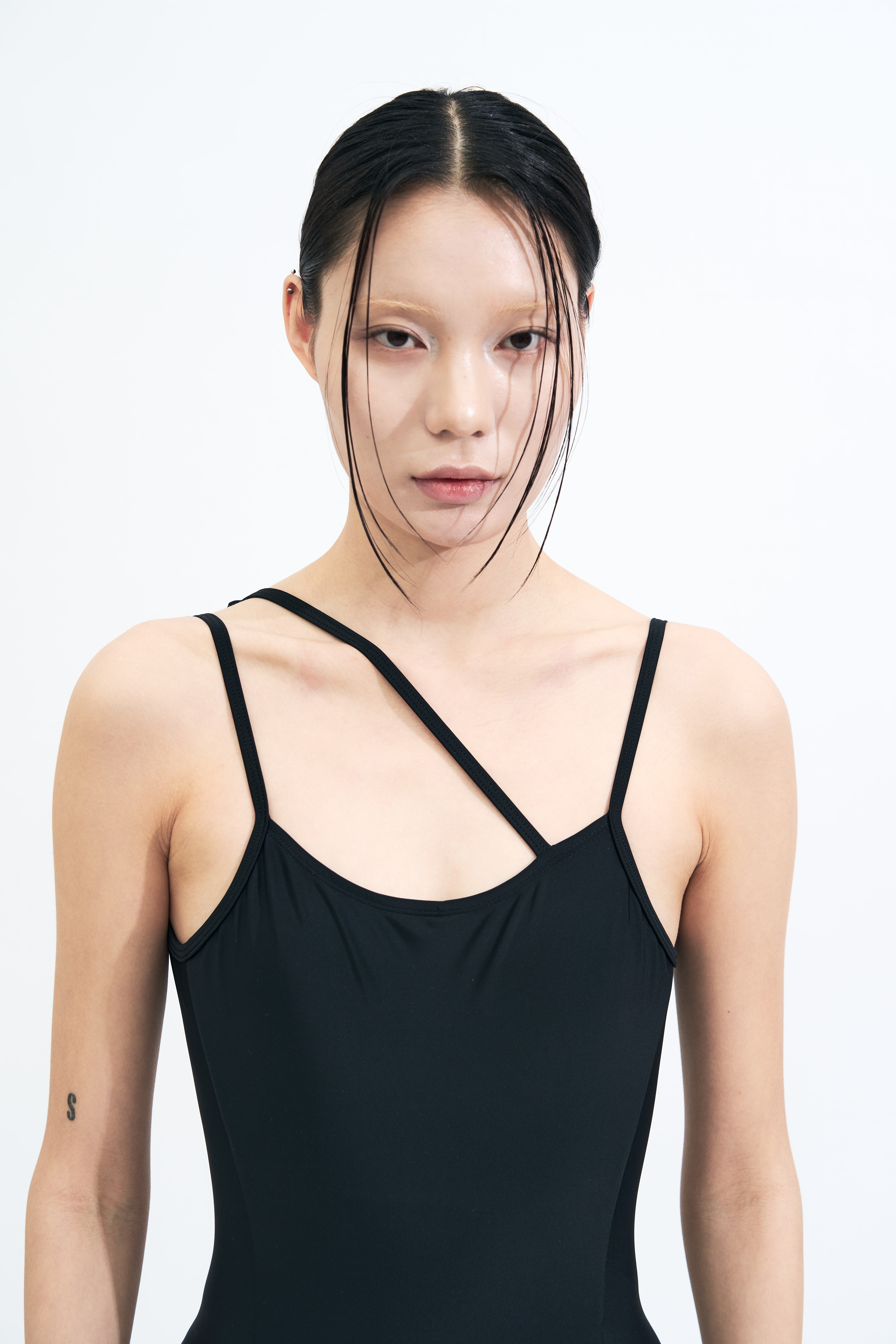 Signature Oblique Strap Leotard _ BLACK