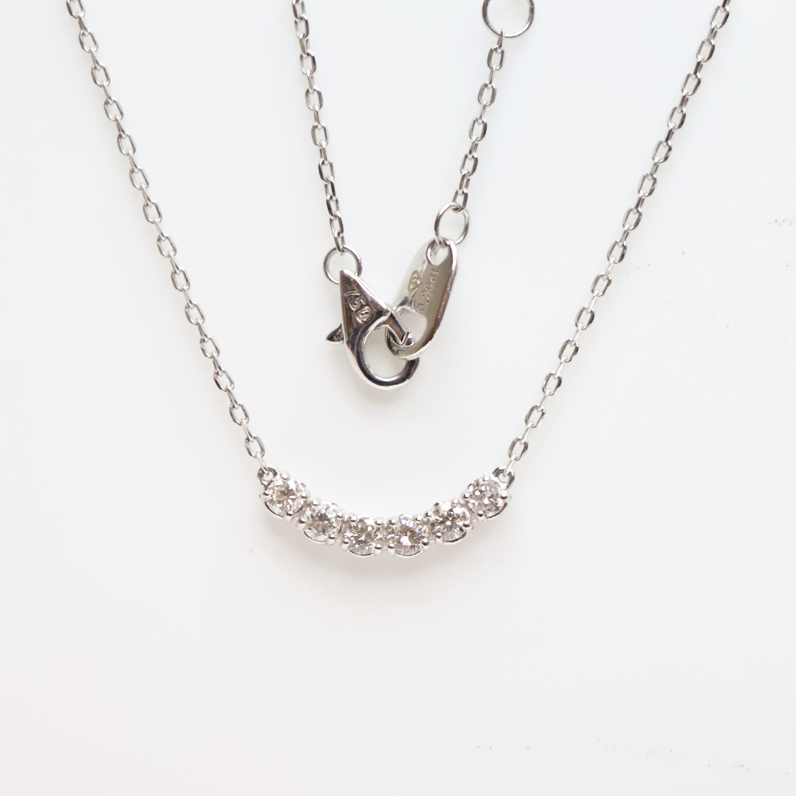 SIX DIAMONDS NECKLACE (natural diamonds)