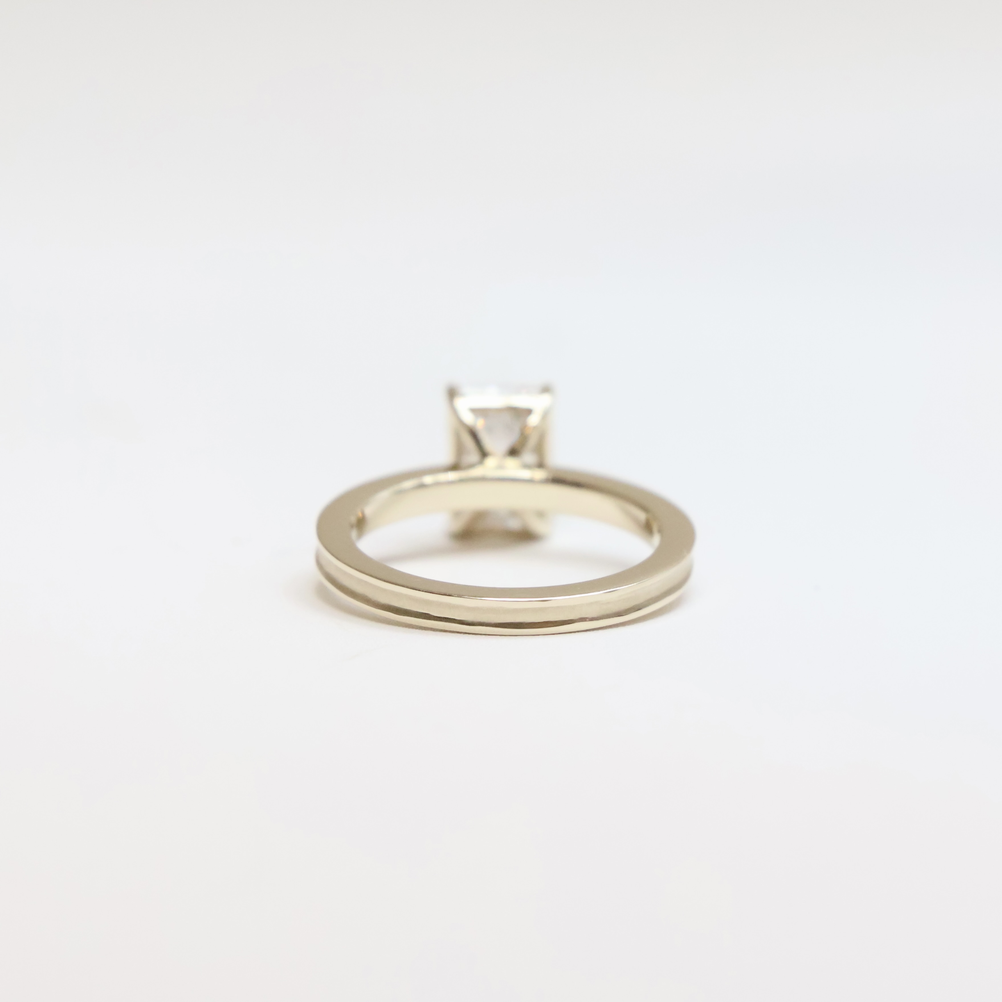 Shine Emeraldcut ring(2ct Lab diamond)