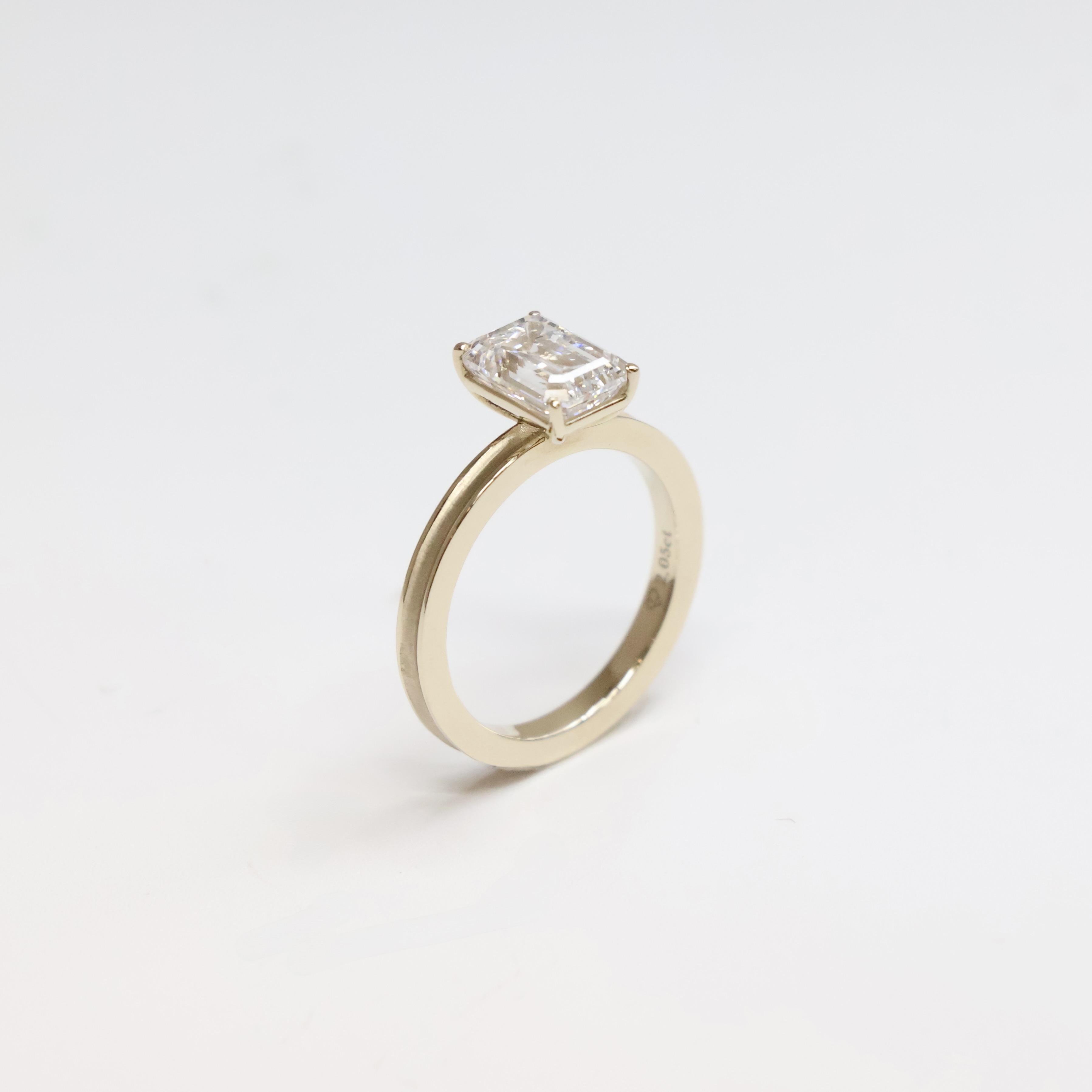 Shine Emeraldcut ring(2ct Lab diamond)
