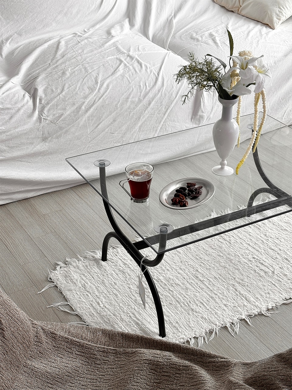 Orbit glass curve table (오르빗 글래스 커브 테이블)
