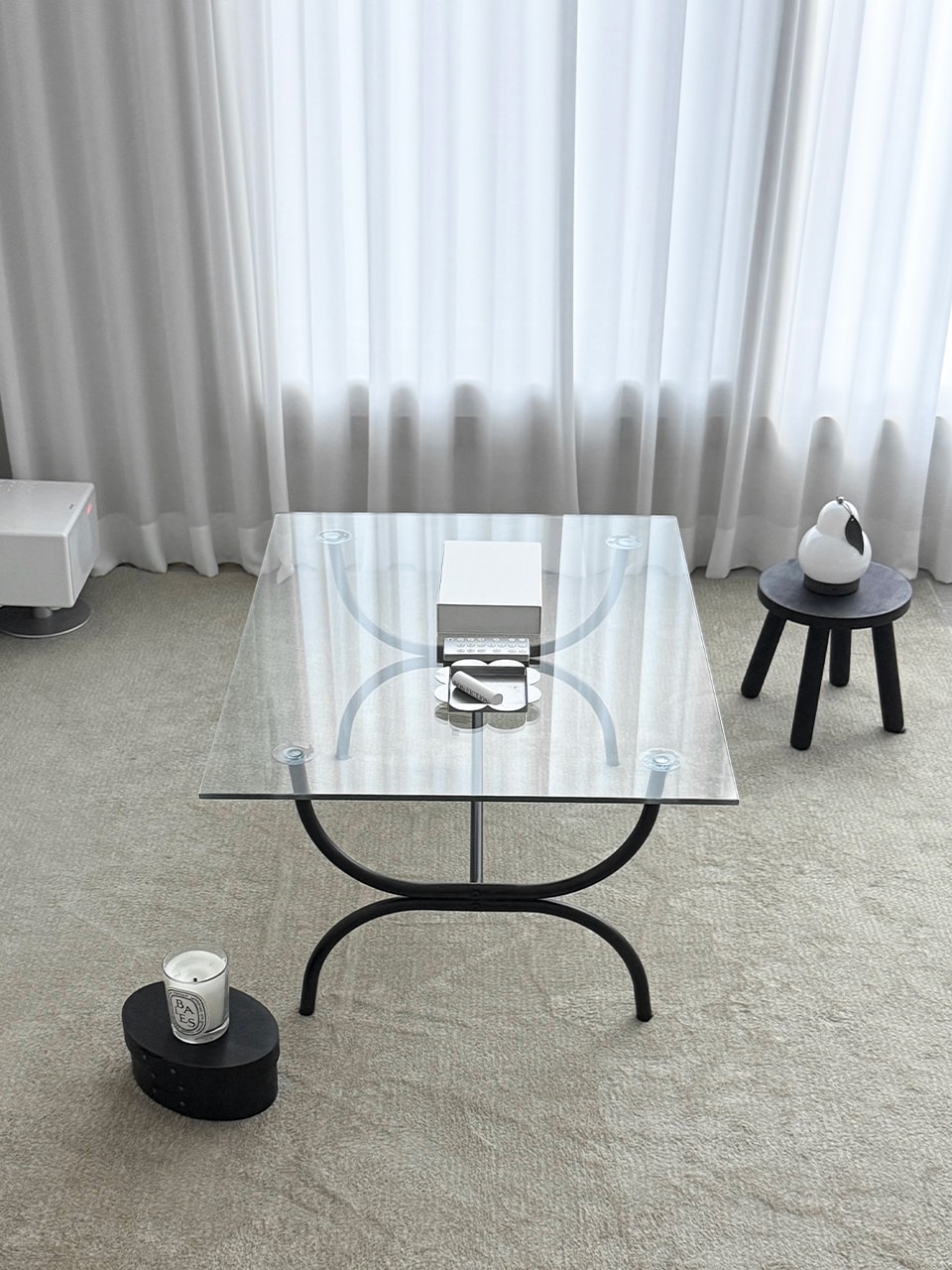 Orbit glass curve table (오르빗 글래스 커브 테이블)