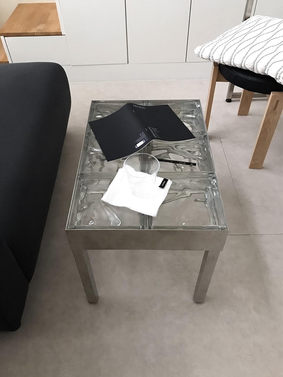 Aqua glass block table (아쿠아 유리 블럭 테이블)