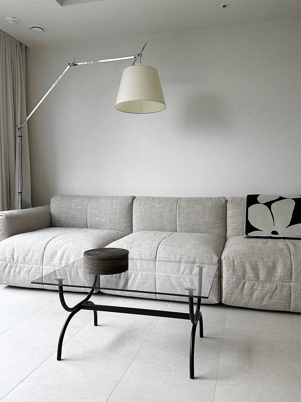 Orbit glass curve table (오르빗 글래스 커브 테이블)