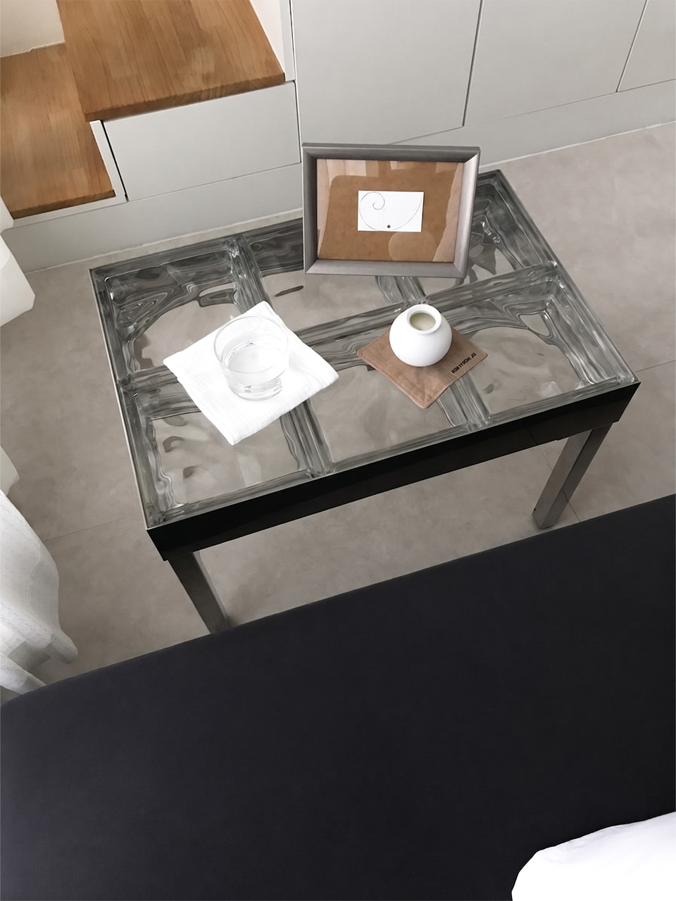 Aqua glass block table (아쿠아 유리 블럭 테이블)