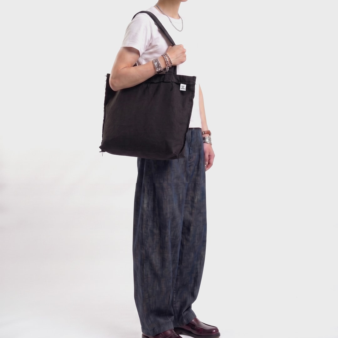 Fray Bag black
