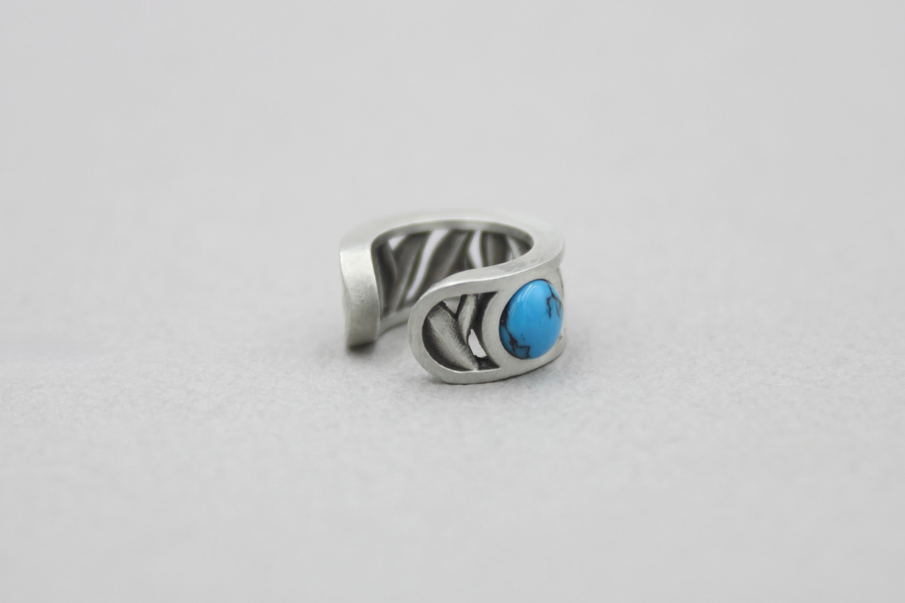 GAZE-CUFF