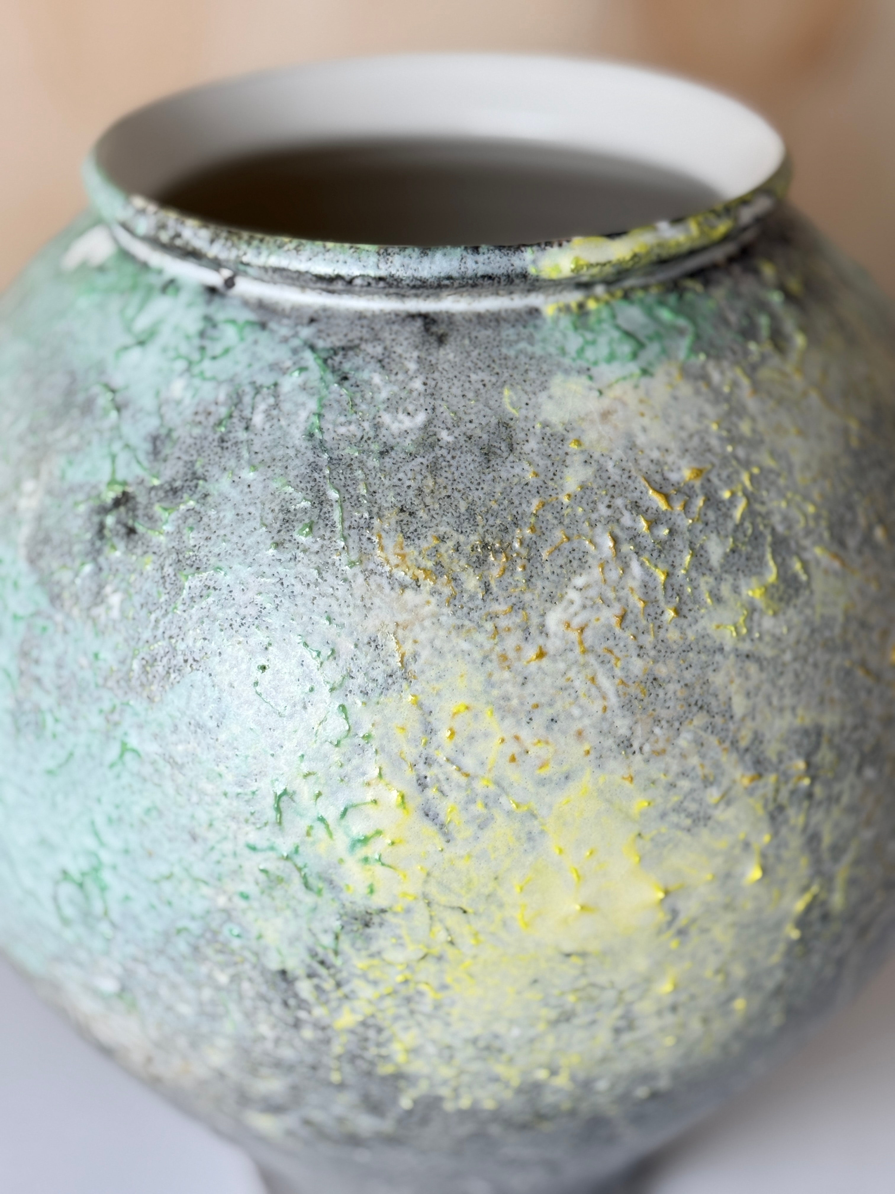 Moon jar