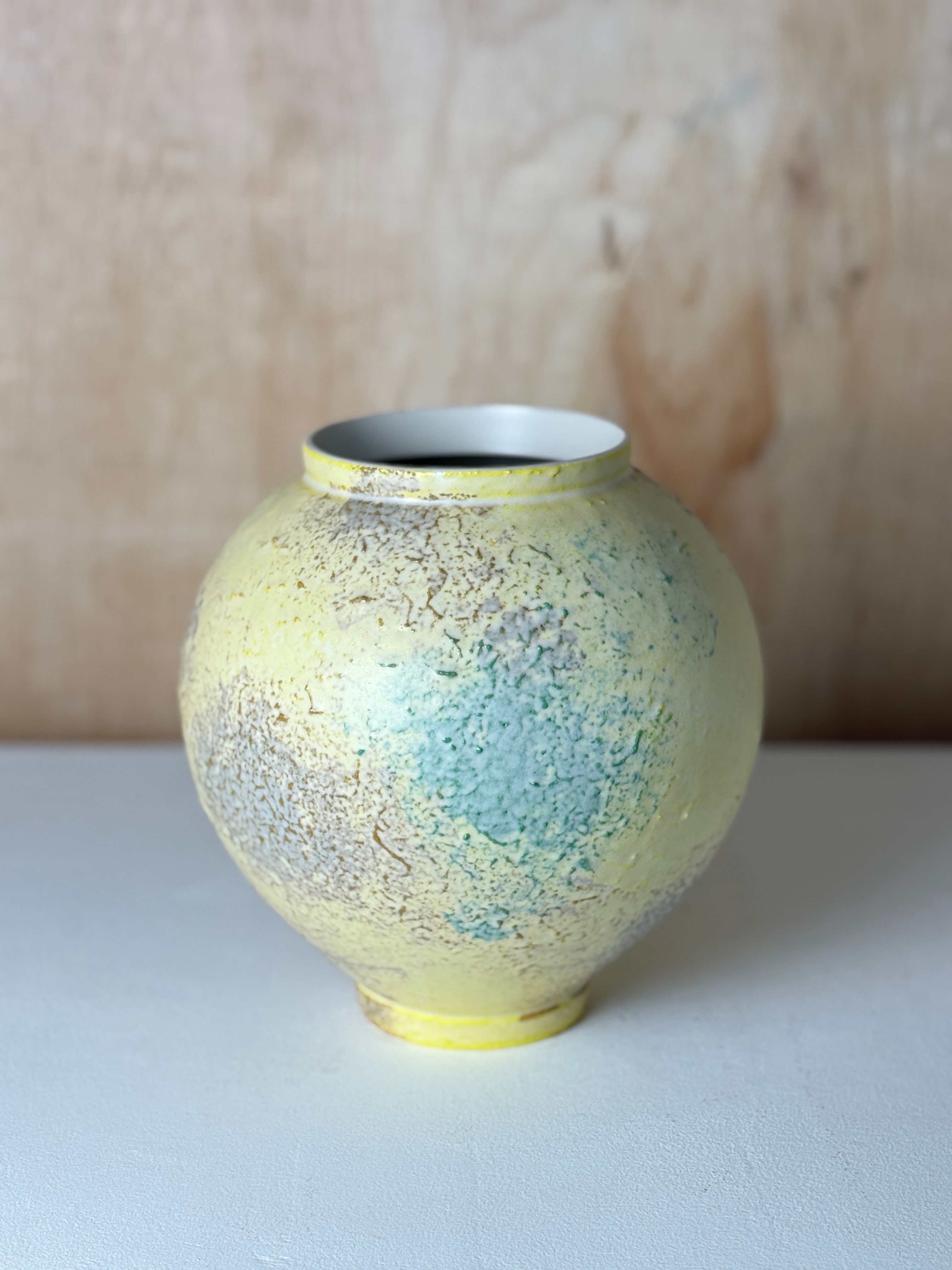 Moon jar