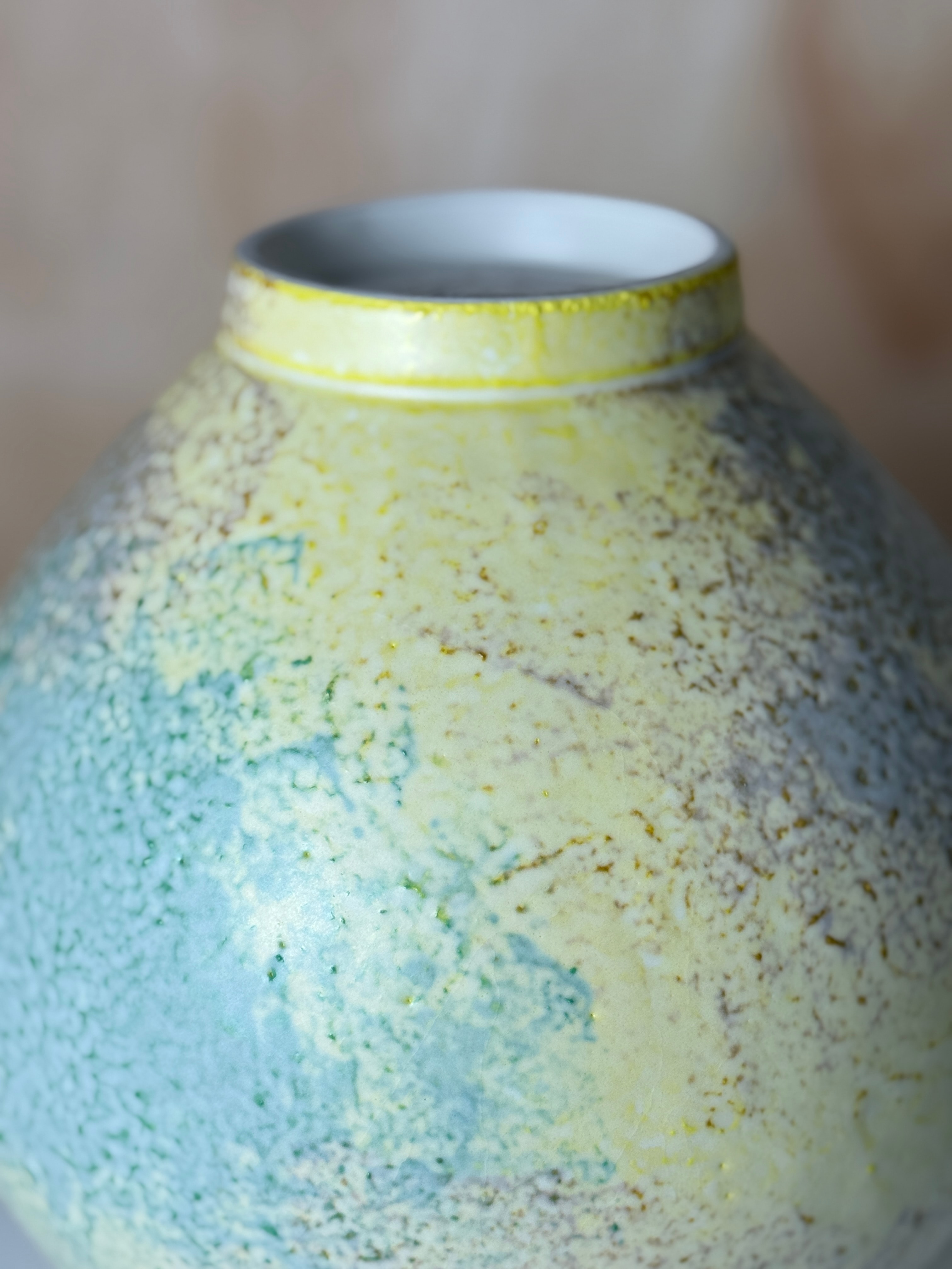 Moon jar