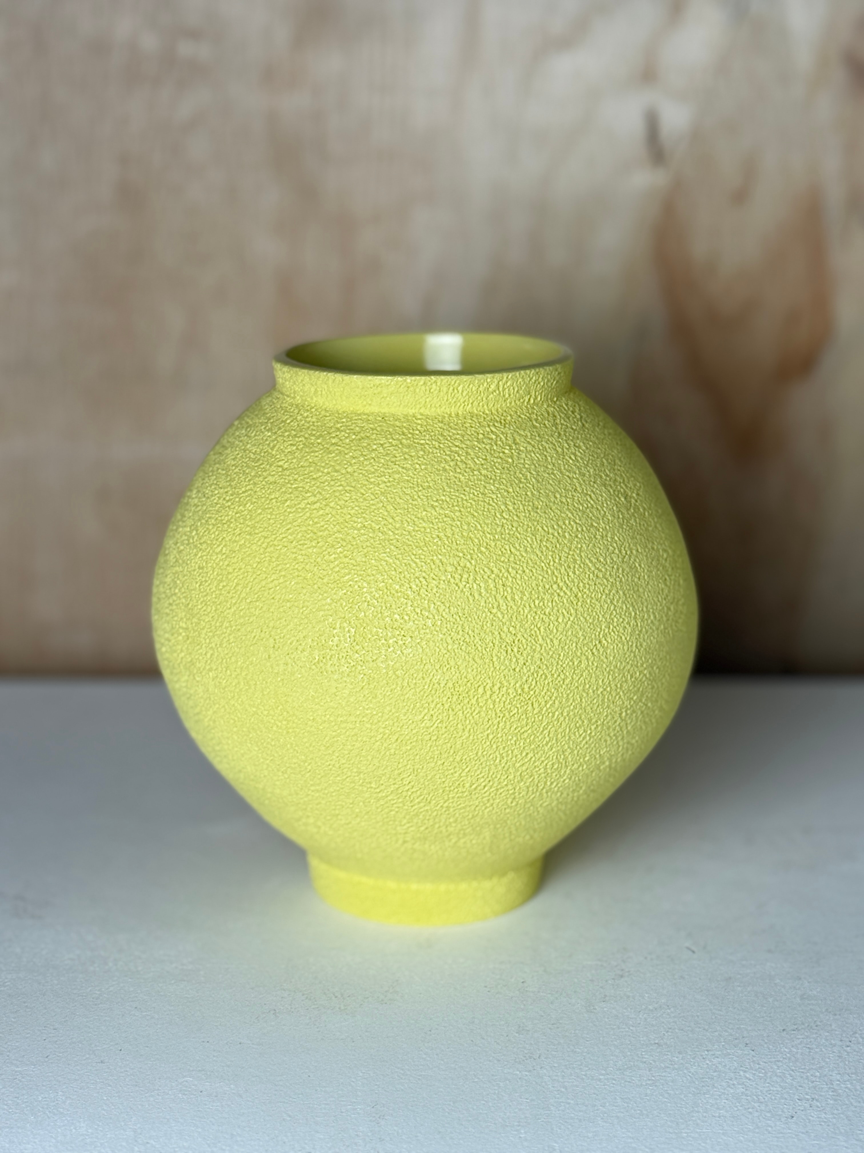 Moon jar