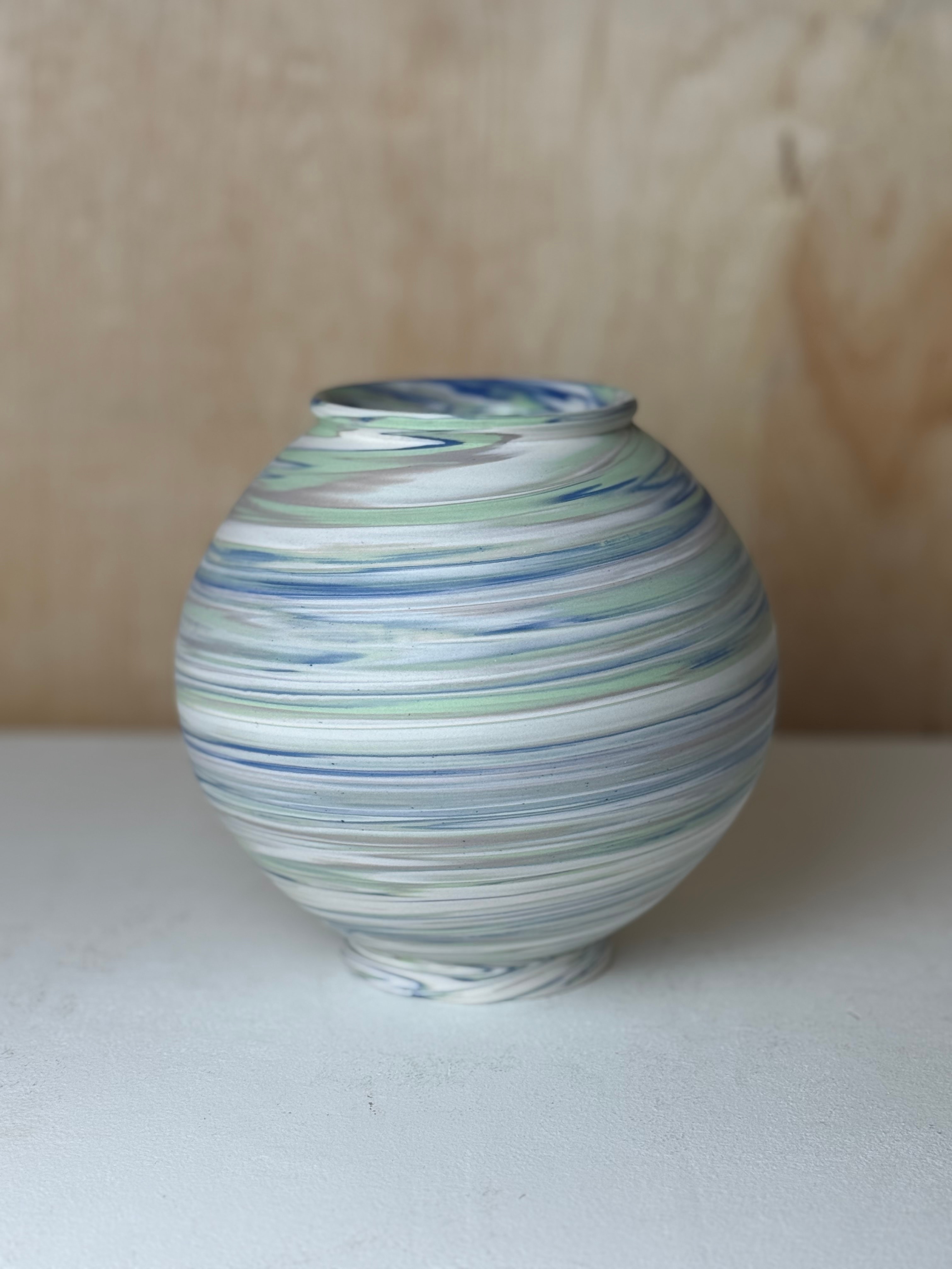 Moon jar