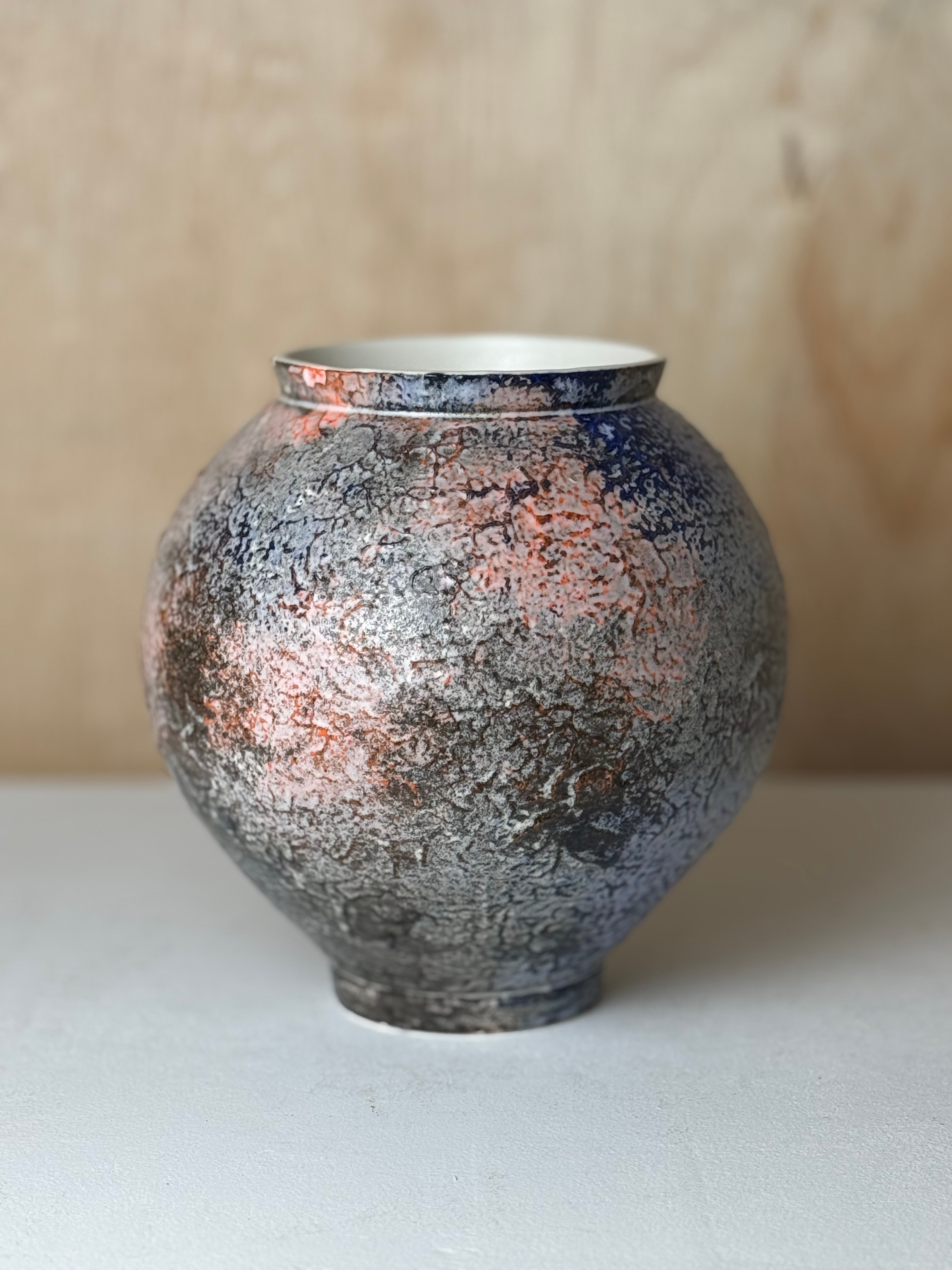 Moon jar