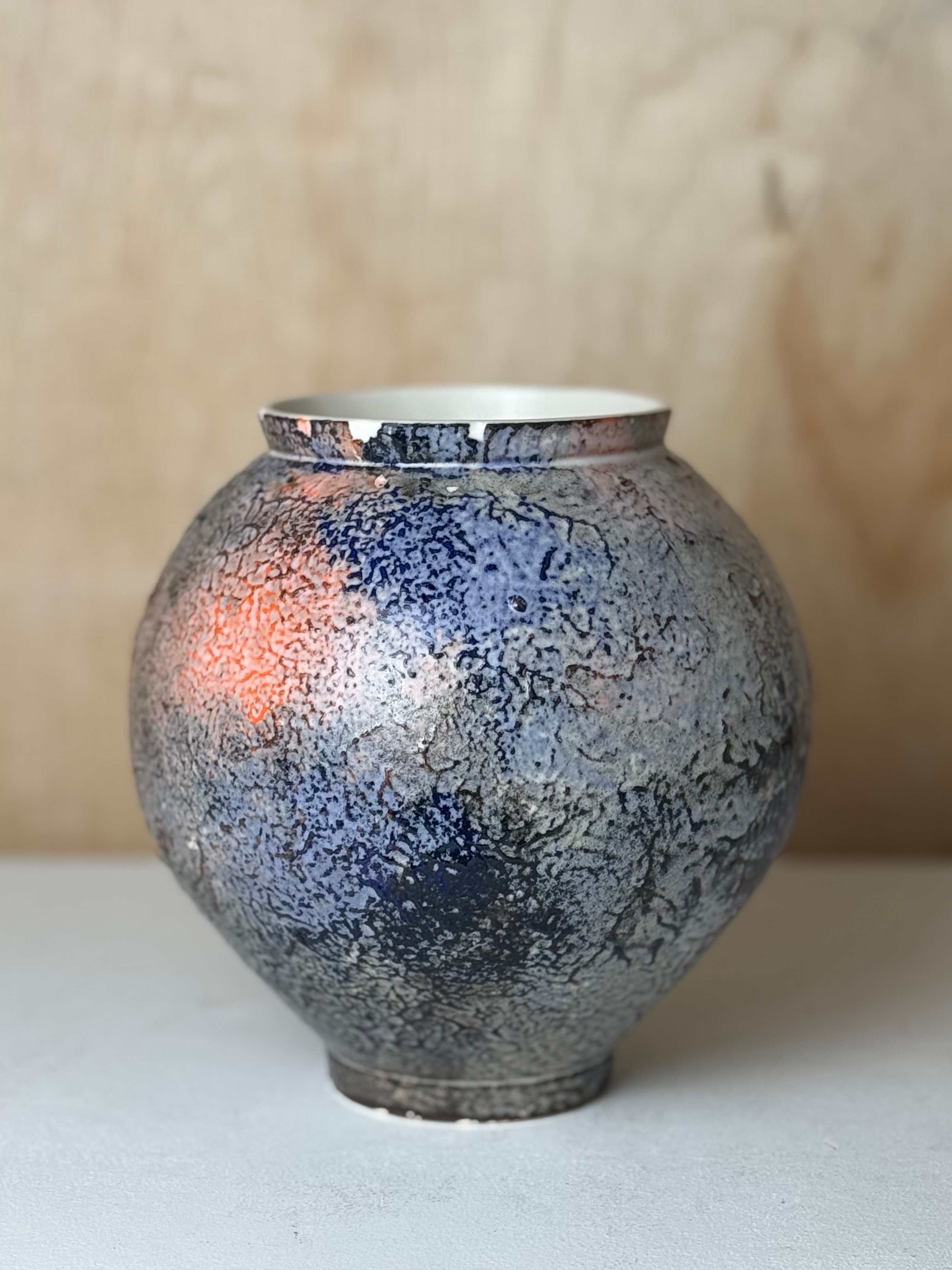 Moon jar