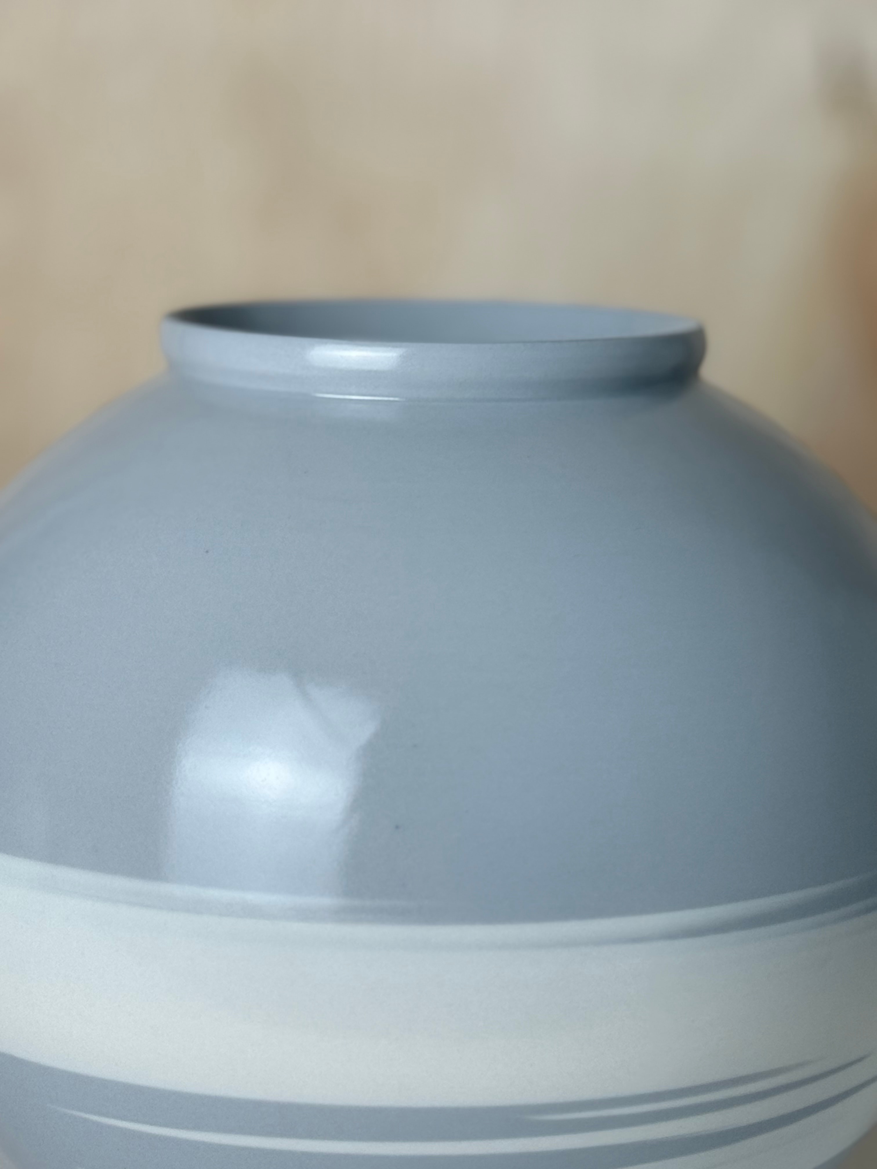 Moon jar