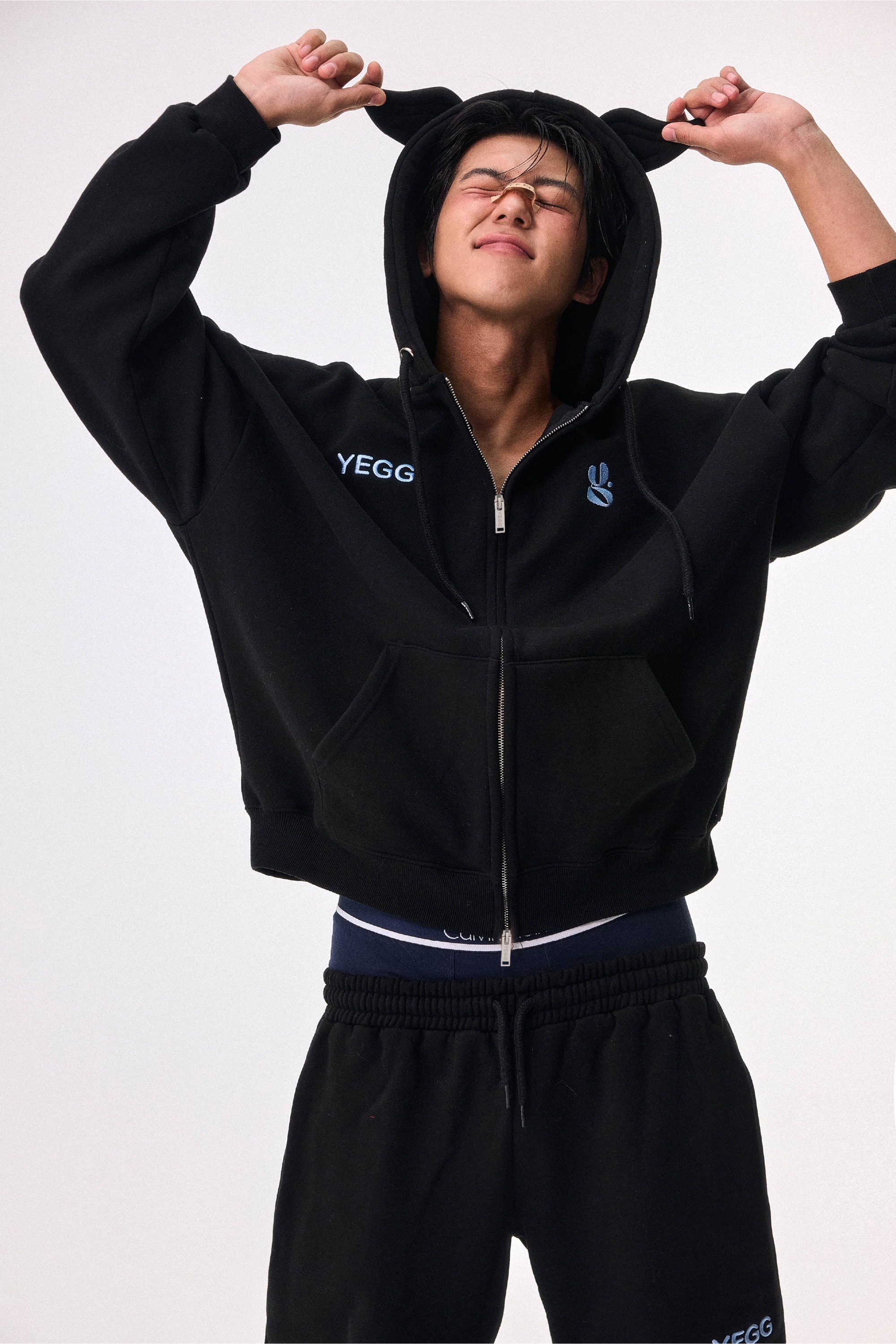 [WARM] Wing Hoodie Black