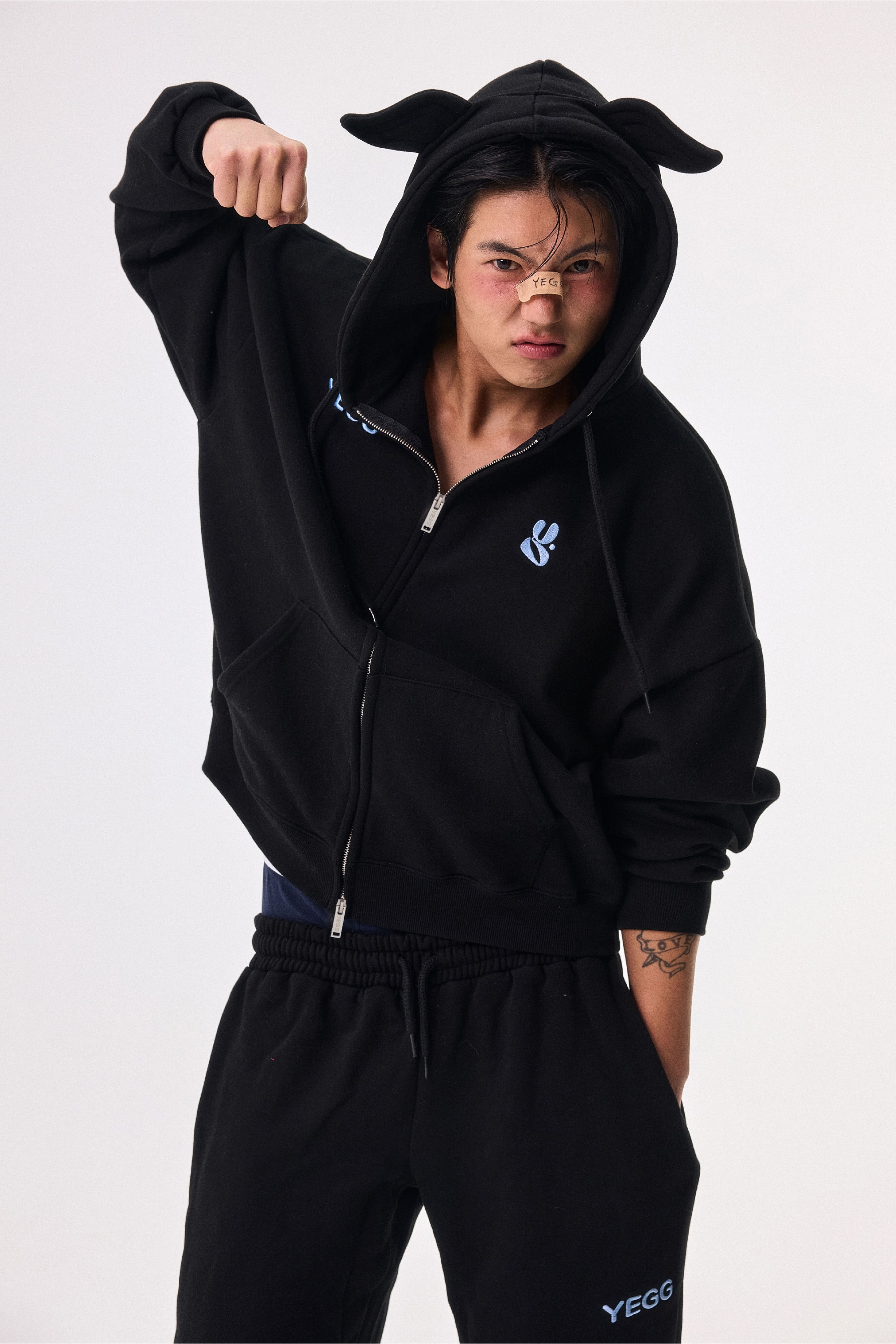 [WARM] Wing Hoodie Black