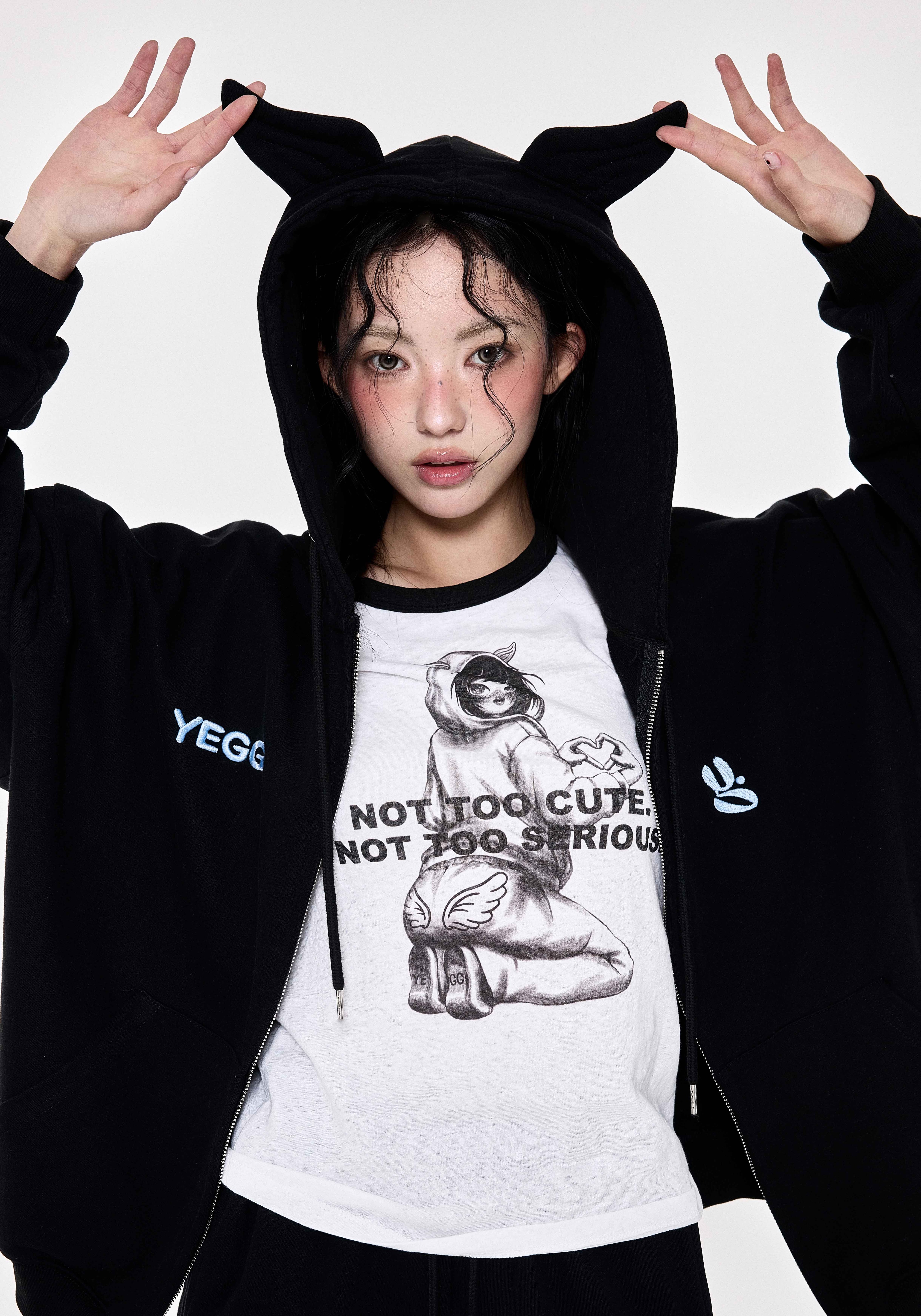 [WARM] Wing Hoodie Black