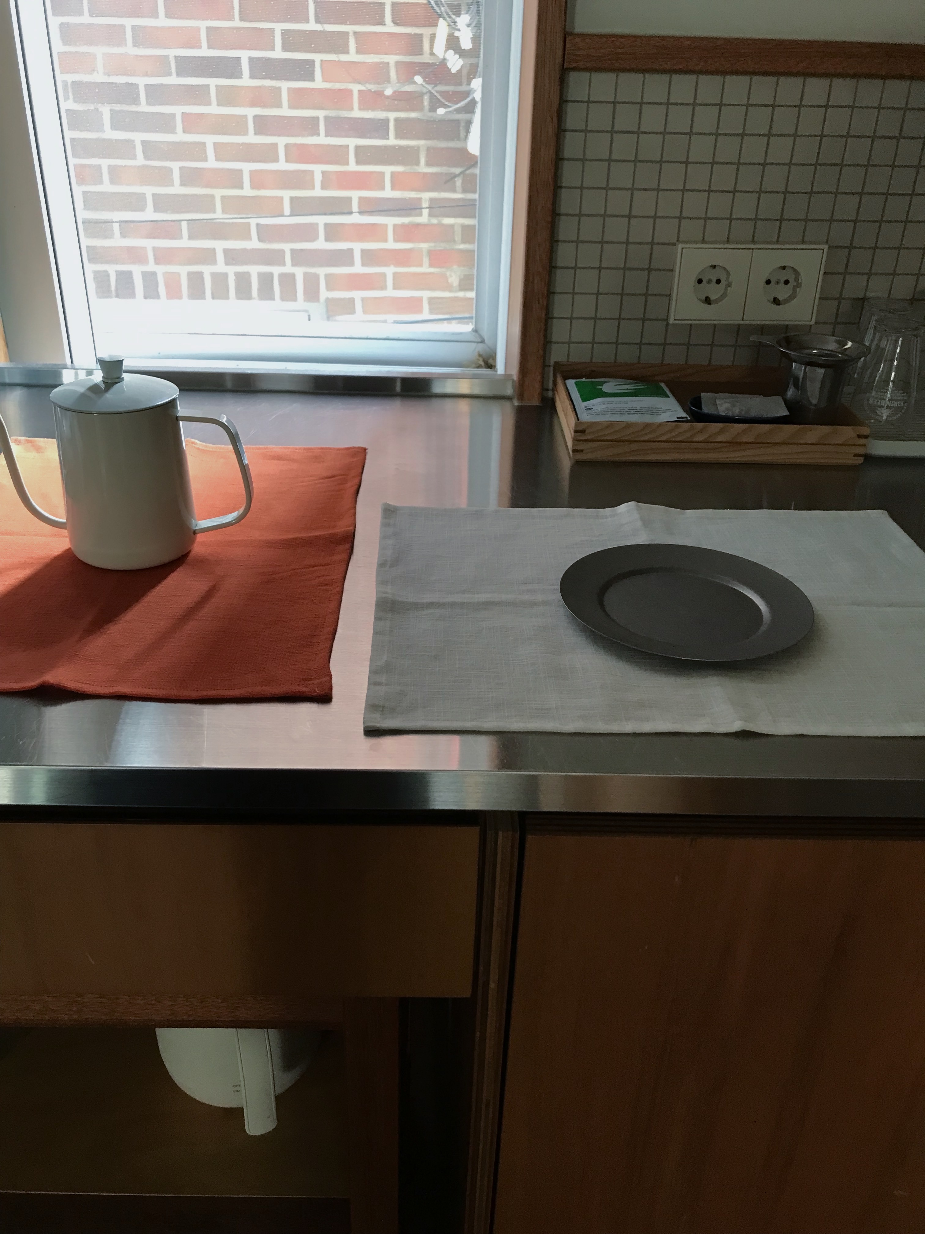 linen table mat (2c)