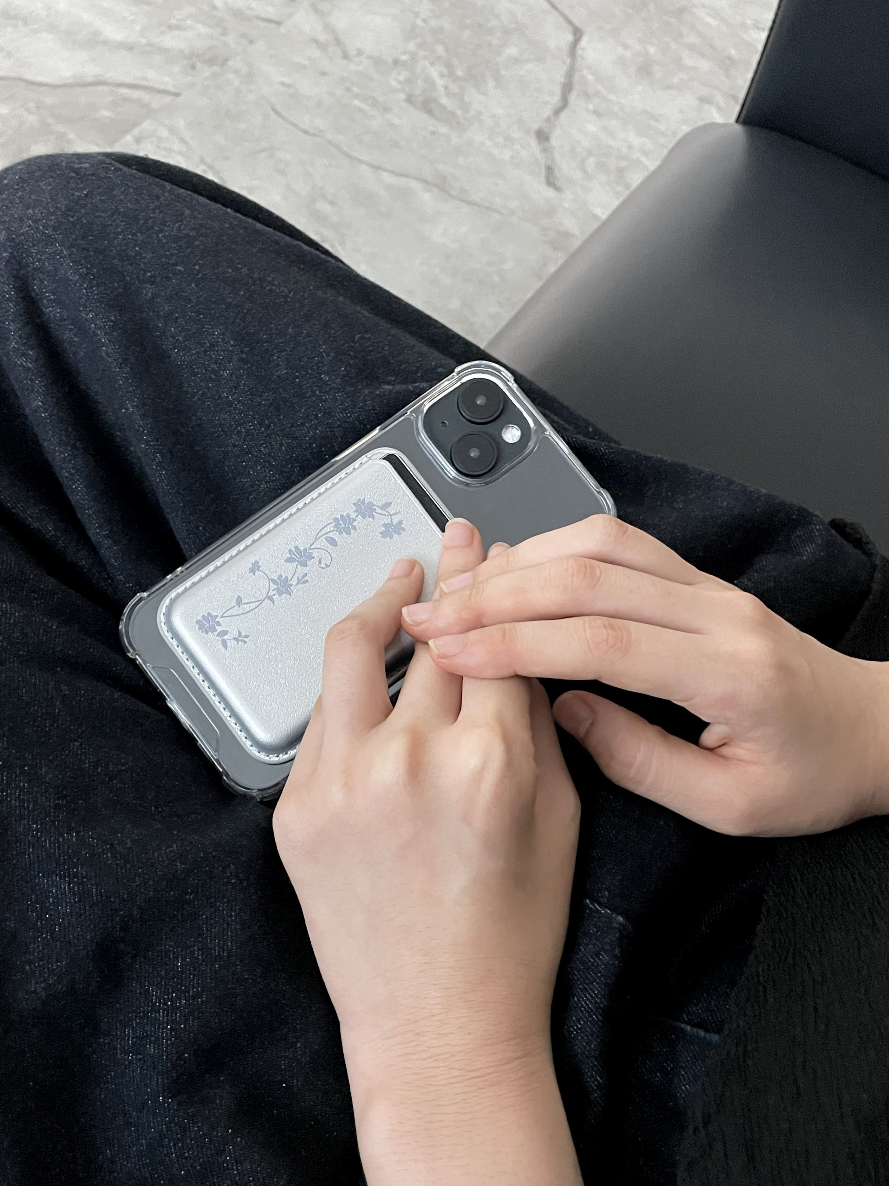 east garden (magsafe leather wallet)