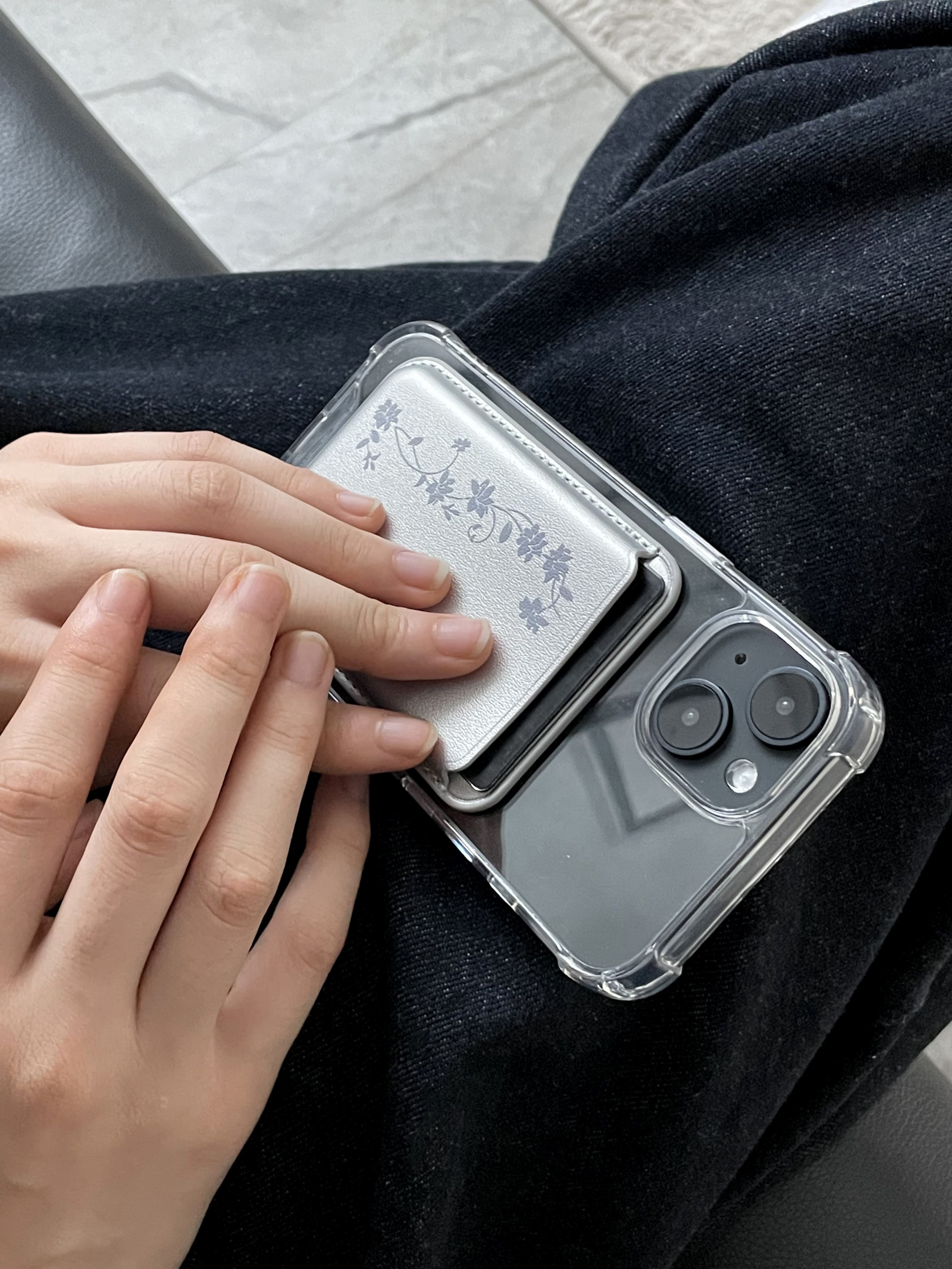 east garden (magsafe leather wallet)